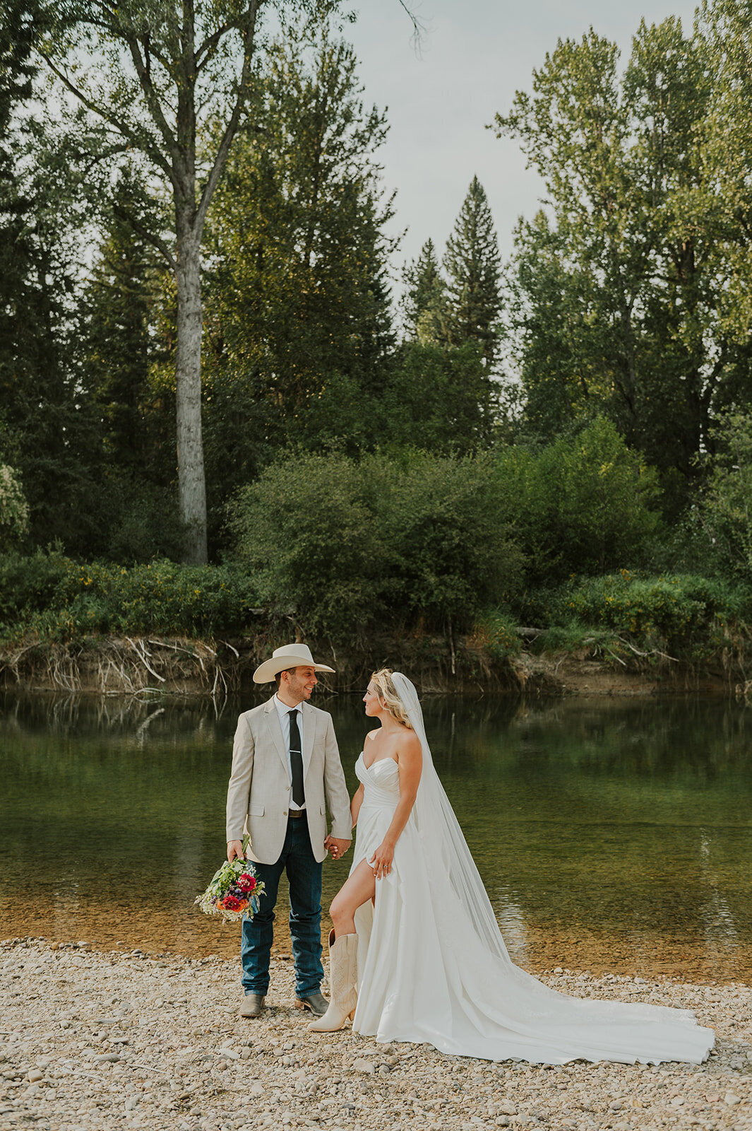 presley-gray-luxury-western-montana-wedding-7535
