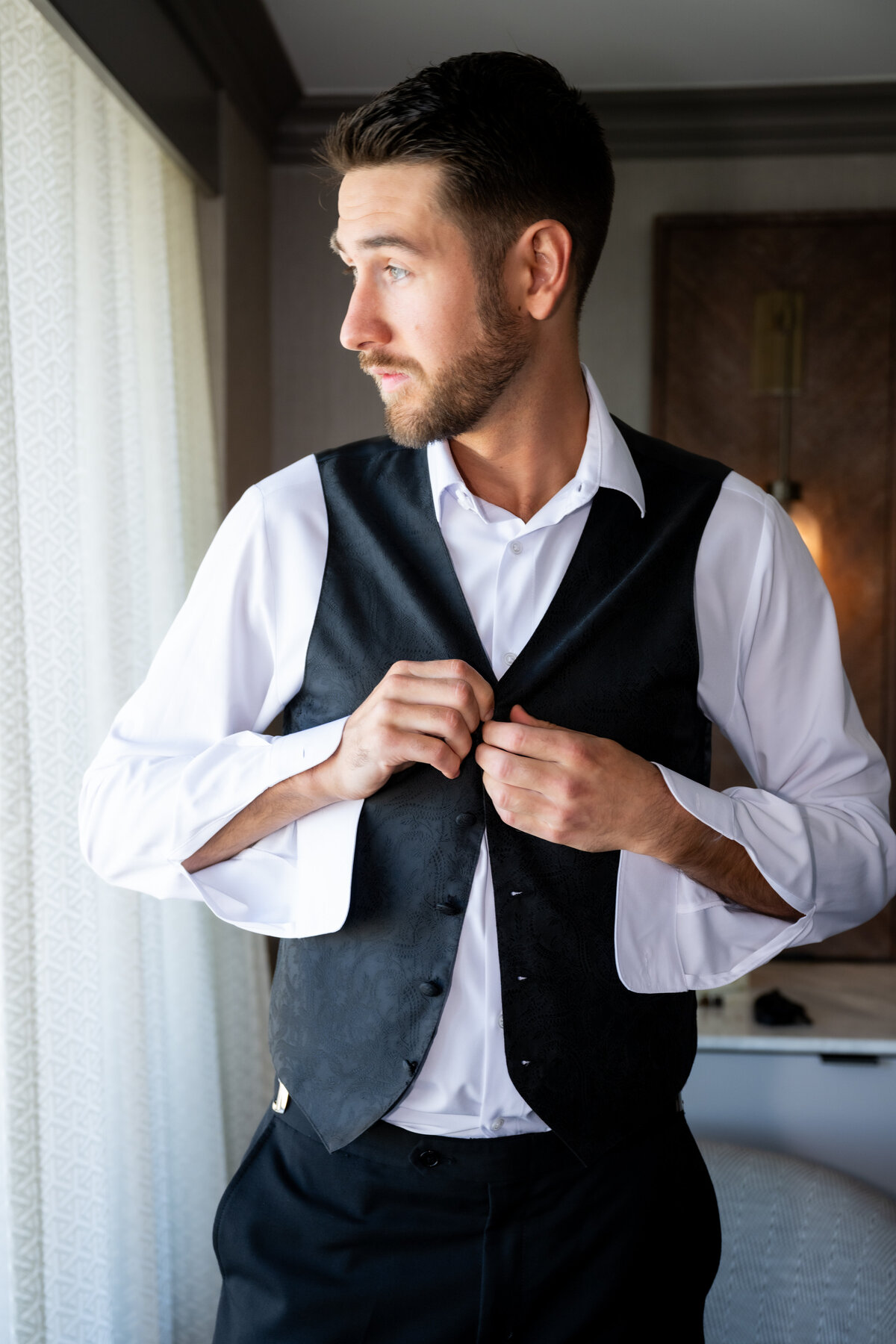 283_gettingready_Bob&DawnDavisPhotography