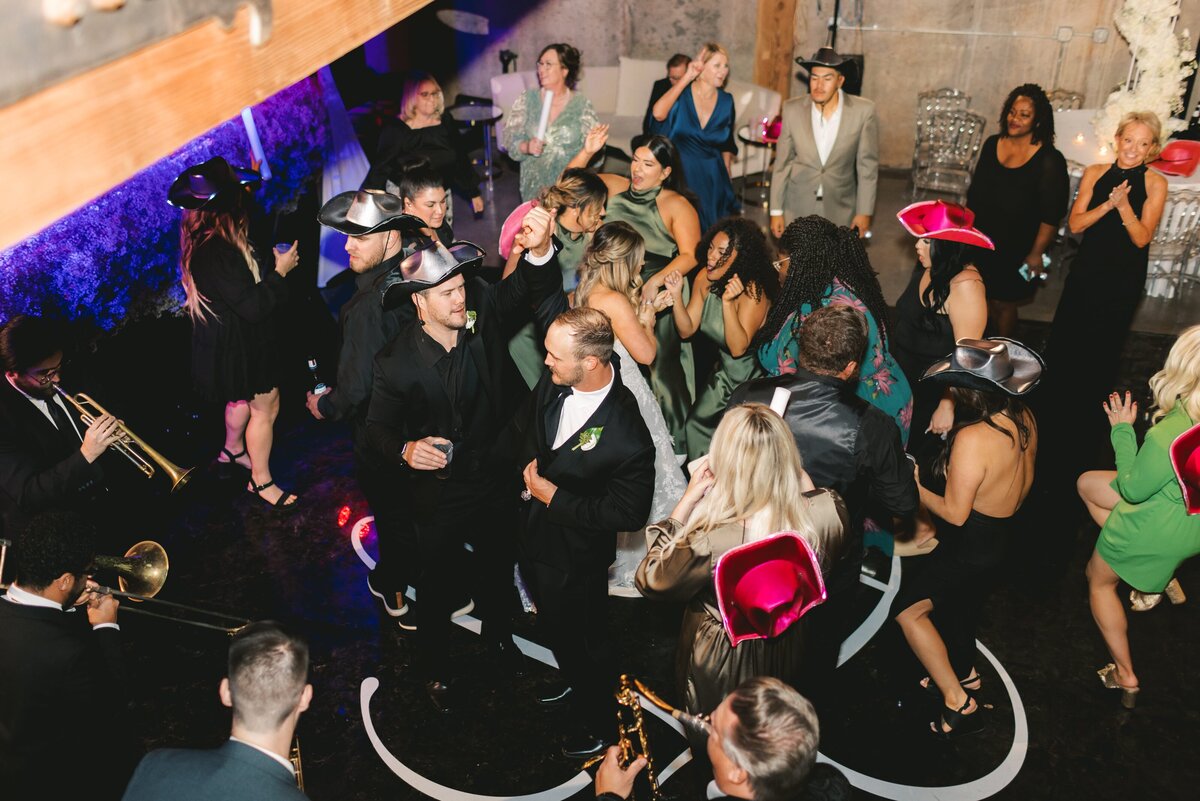Lindsey-and-Justin-Wedding-Emily-Nicole-Photo-1164