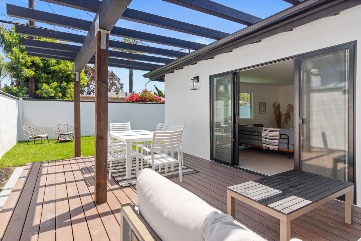 Modern-Outdoor-Patio-Deck-AW-Development-Los-Angeles