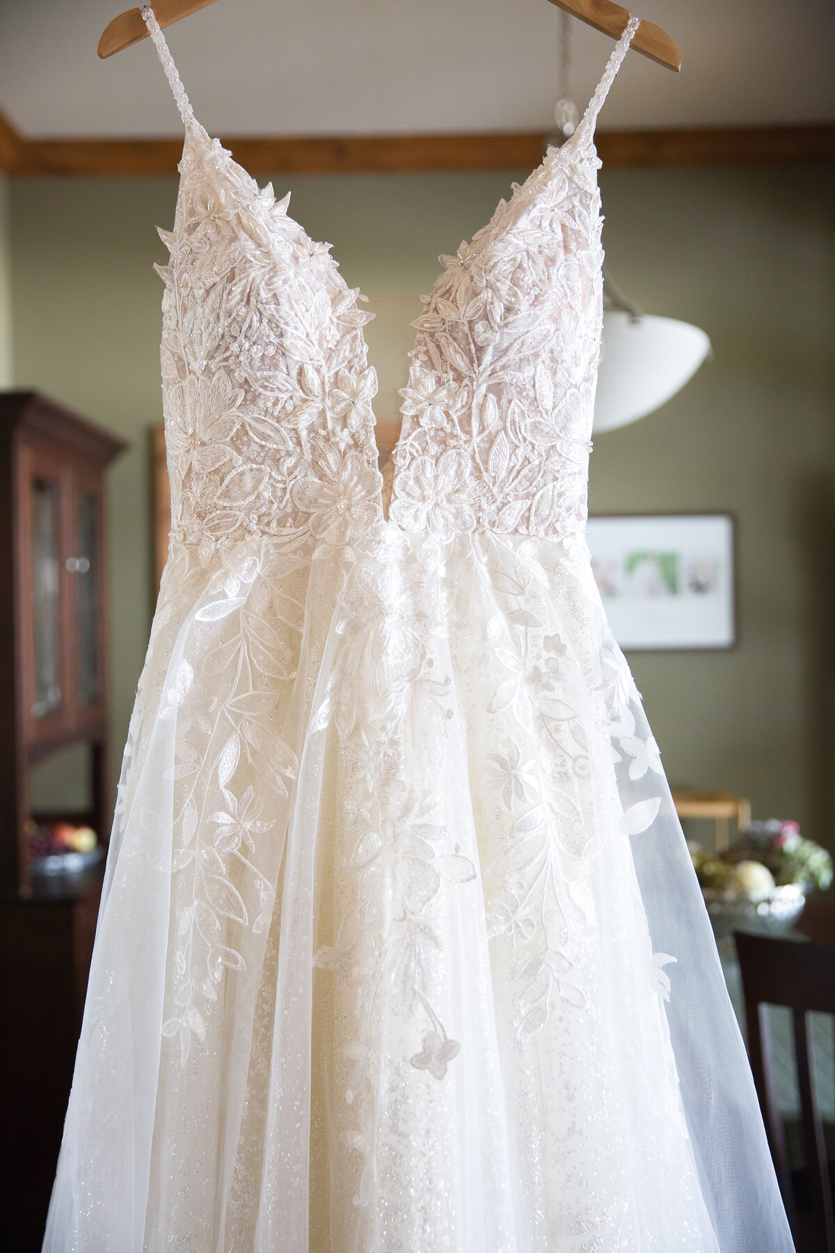 bridal gown wedding photography, wedding dress photography, columbia Mo wedding photographer