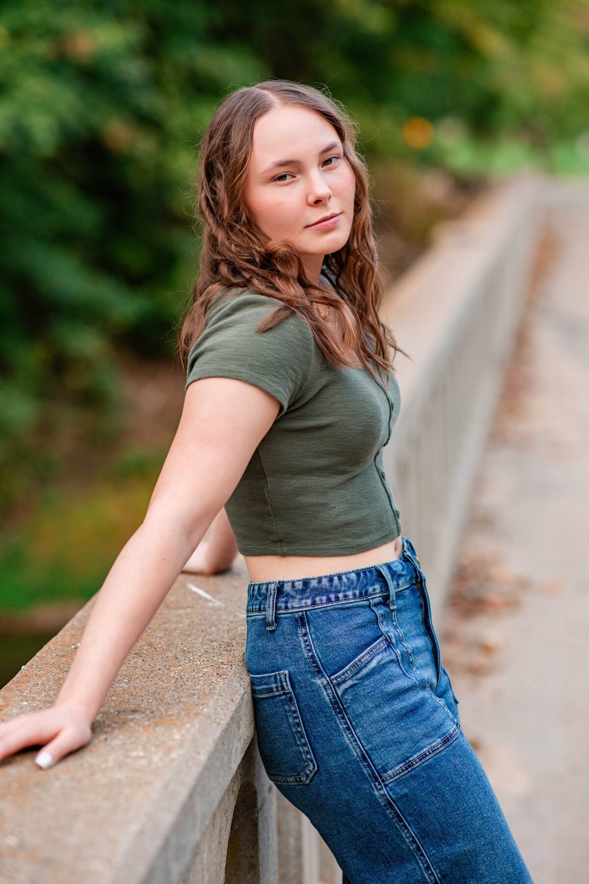 apple-river-illinois-high-school-senior-girl-standing-on-bridge