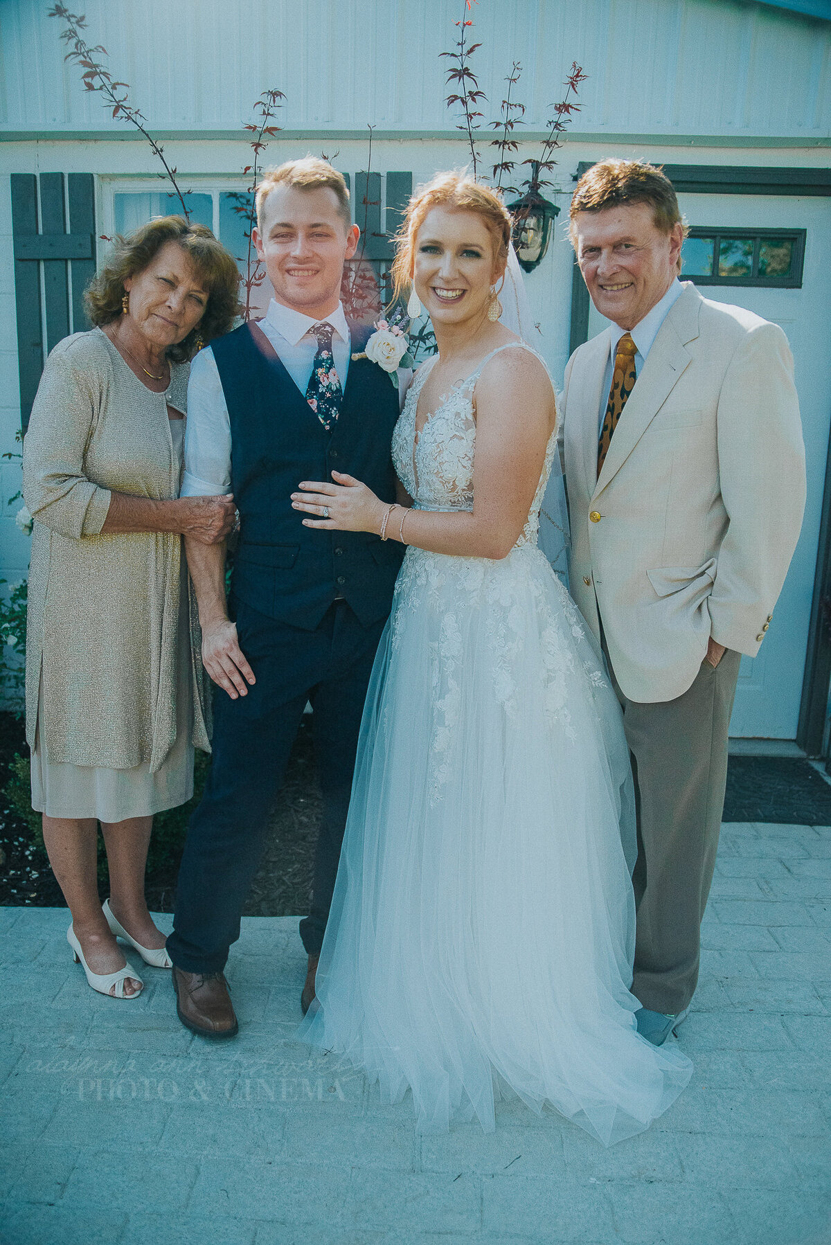 family formals _ alaynna ann schwartz _ harpors vinyard _ iowa photographer _ playlife photography_0187