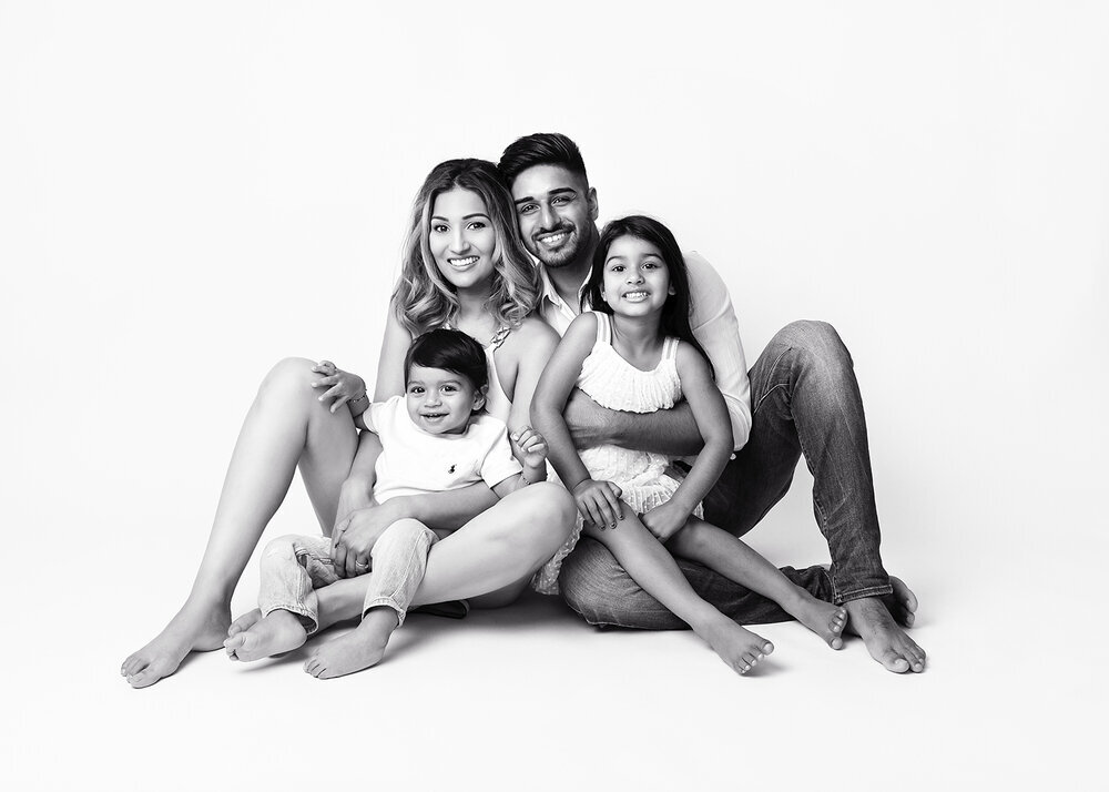 FAMILY_STUDIOBLACKANDWHITE