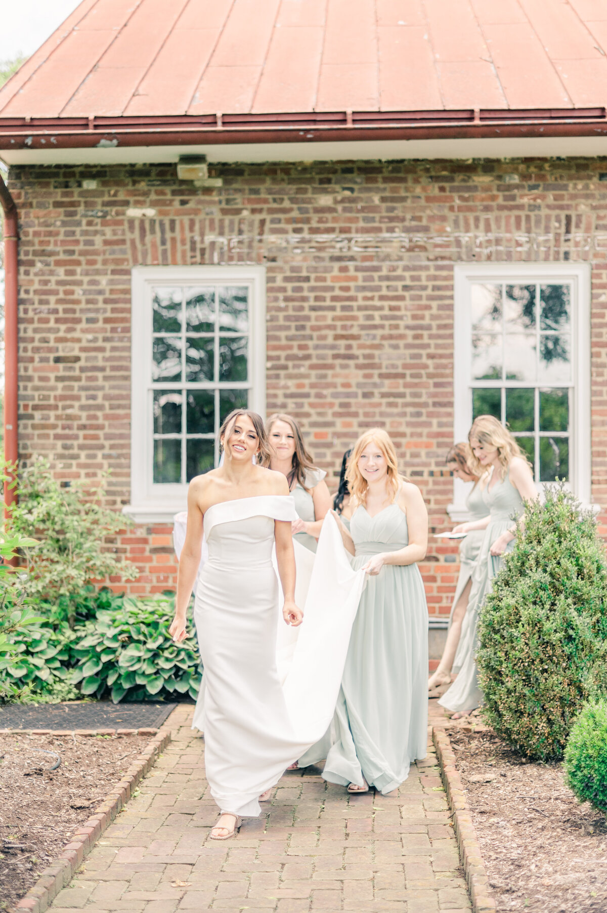 Kentucky spring wedding at my old ky home florals emma v photography wedding party portraits ideas photographer wedding party photos