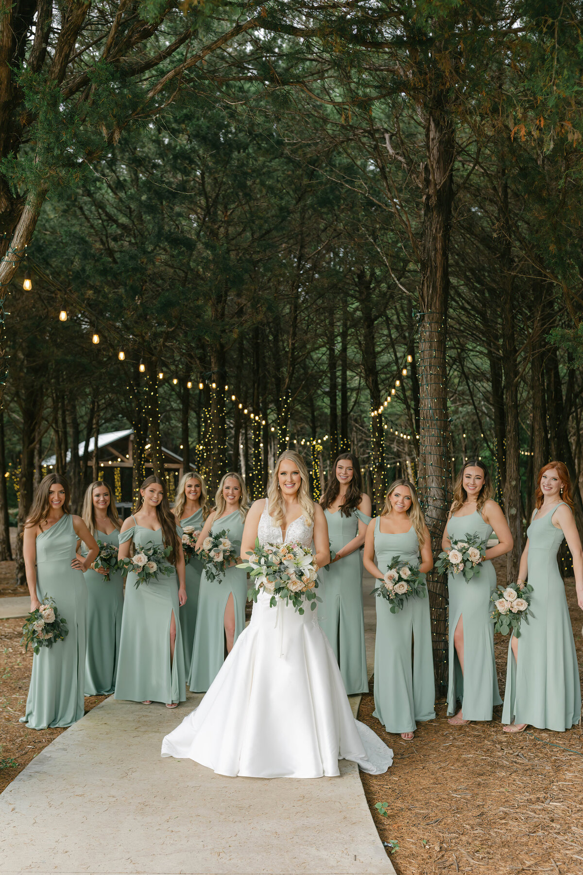 bride with bridesmaids in mint dresses