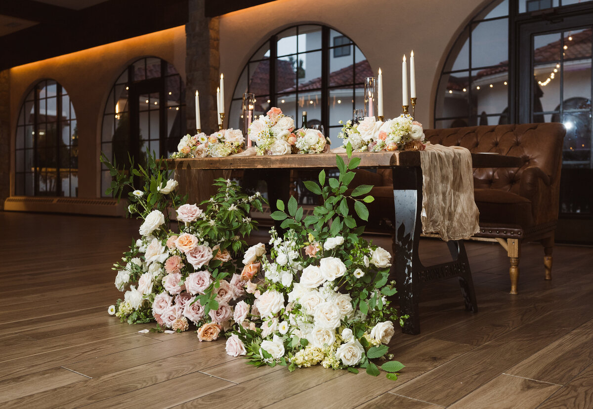 flower design at the sweetheart table at perona farms the reserve