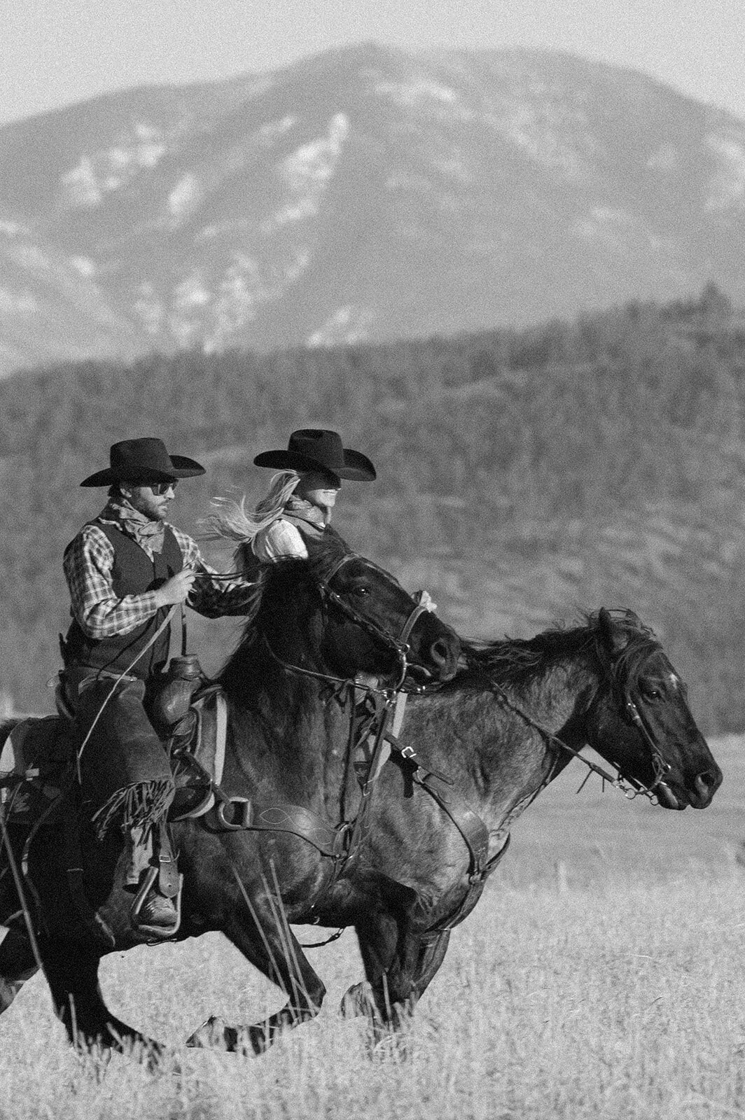 presley-gray-photo-montana-western-ranch-couples-photoshoot-1755