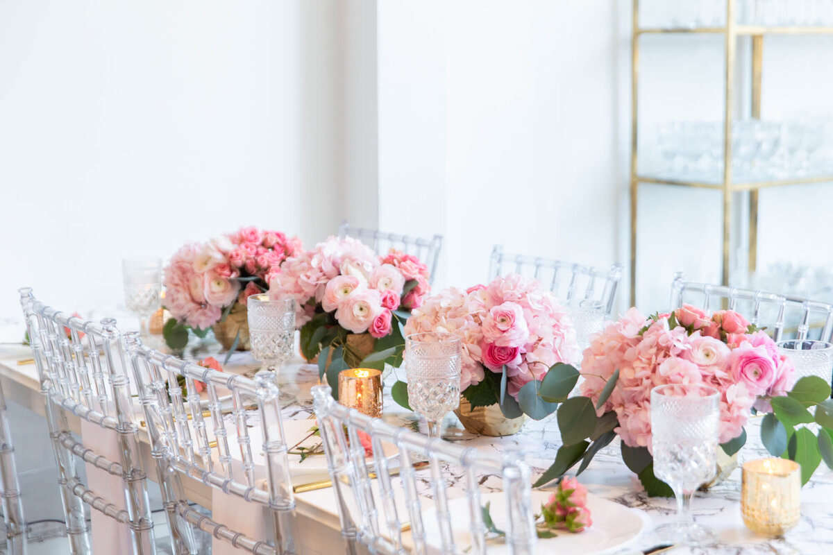 pink-tablescape-decor-barbiecore-roses-4
