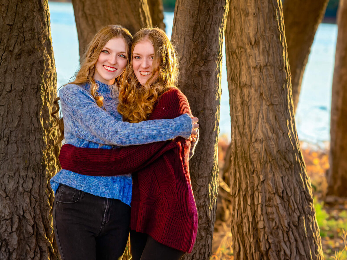 Girls hug in Prescott senior photos