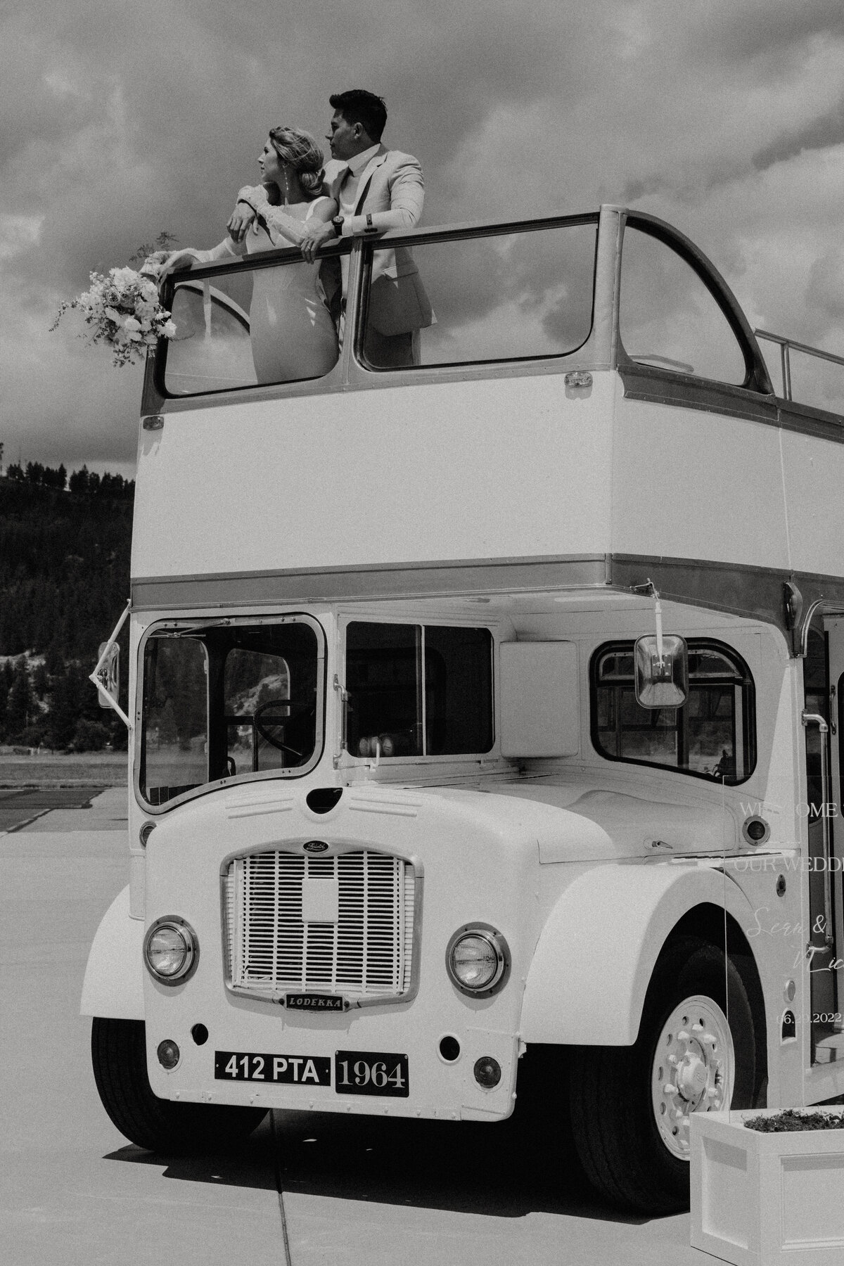 Authentic wedding and elopement moments captured in Washington by Blair Voss, a passionate photographer dedicated to storytelling imagery.