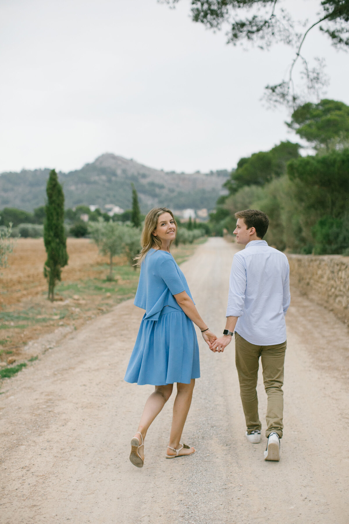 Countryside love story in Mallorca with couple holding hands – destination photography by Studio Rose