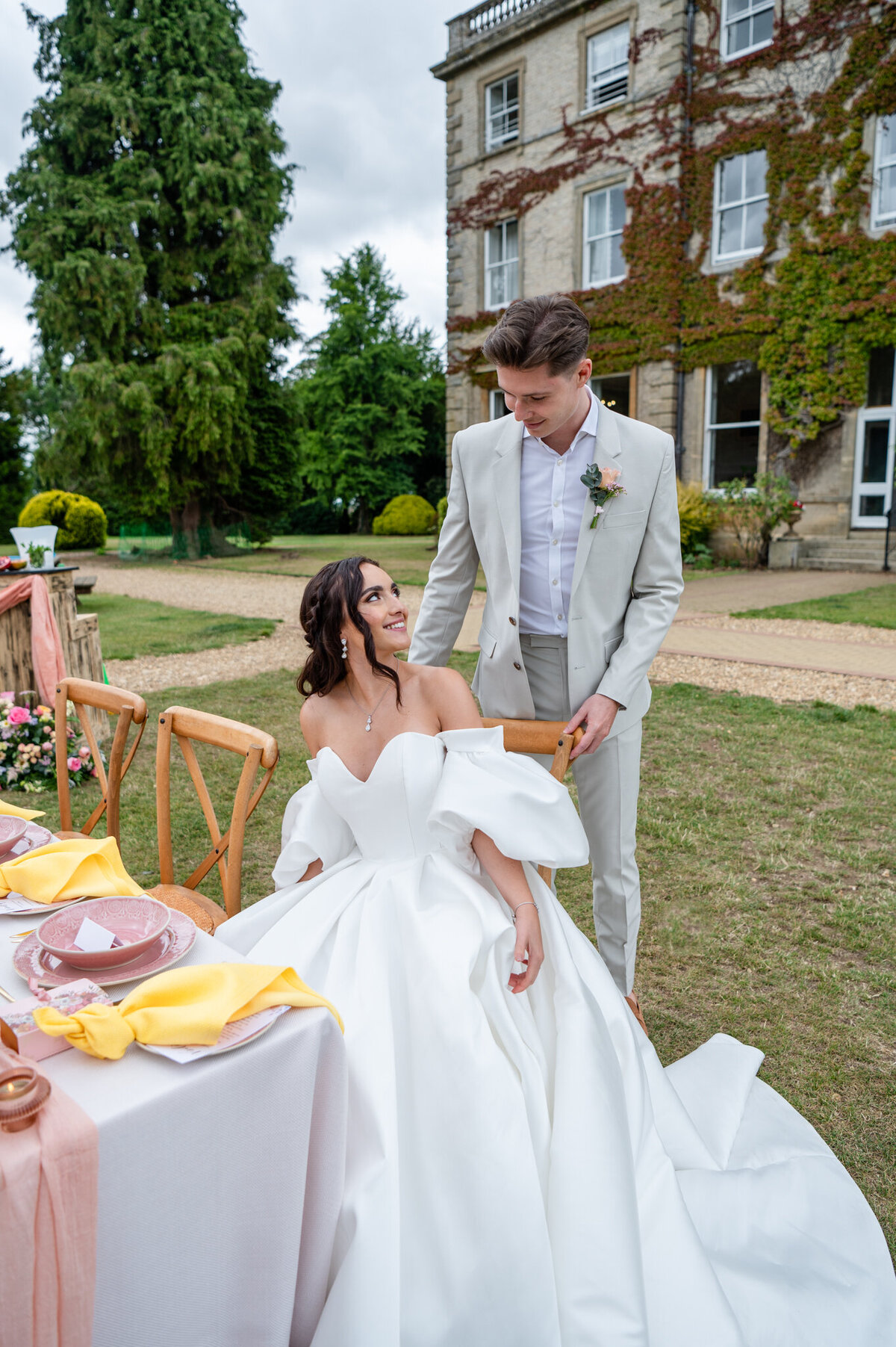 Chloe Bolam - UK Wedding and Engagment Photographer - Swanbourne House Wedding Venue Milton Keynes - Destination Wedding in the UK - 15