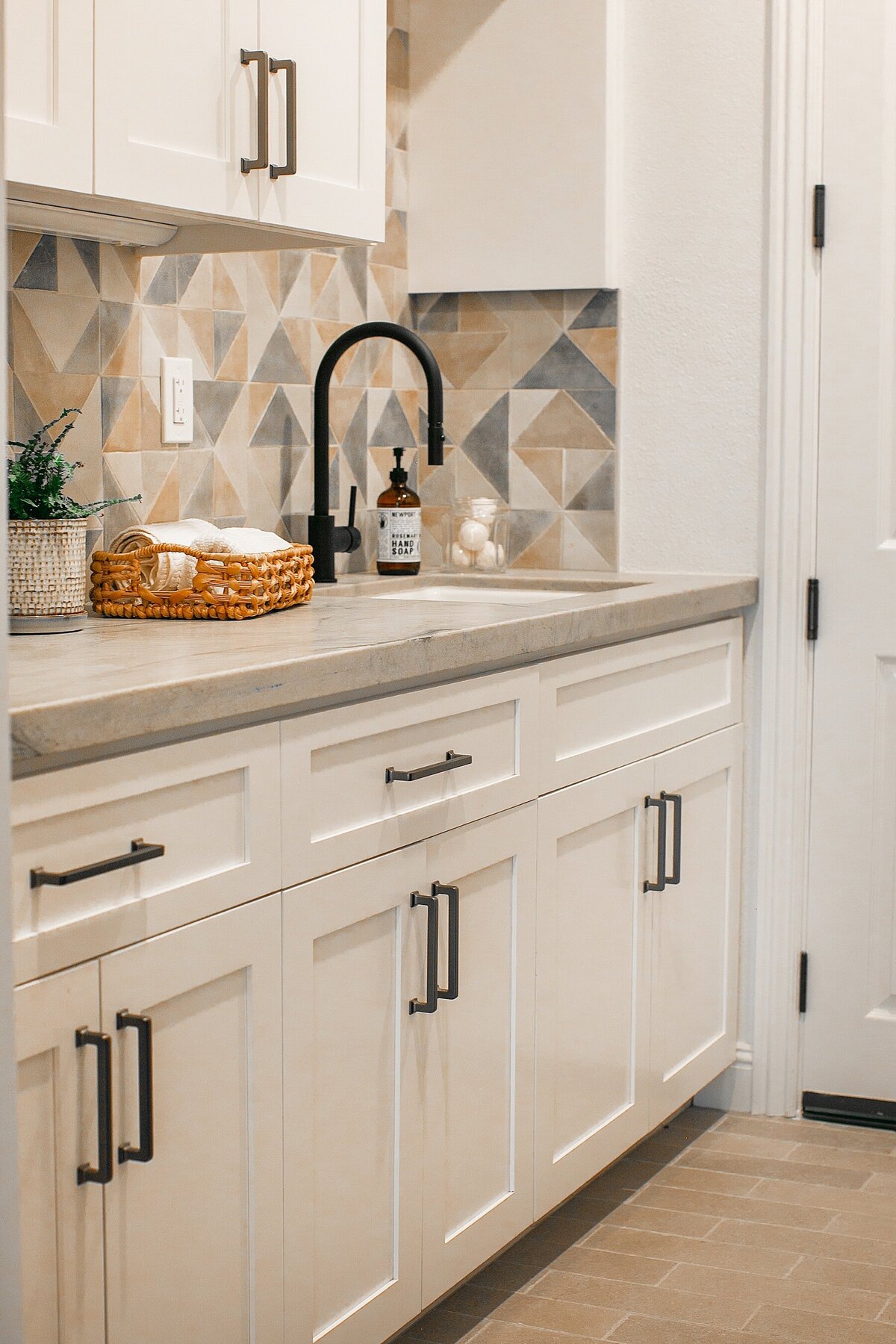 Interiors-By-Alison-Contemporart-Craftsman3