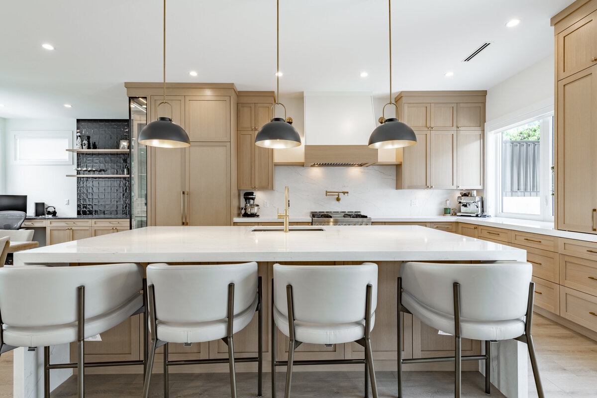10376 125 St-16
