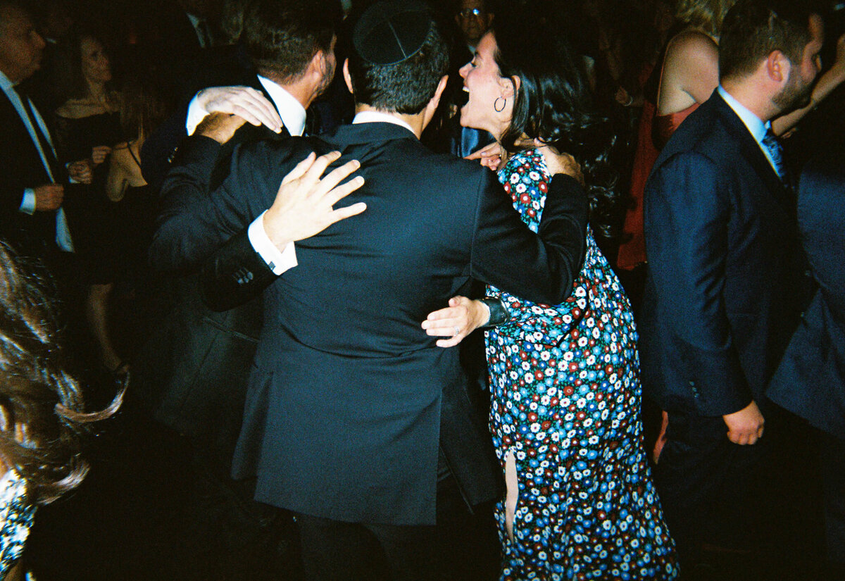 bryant-park-grill-new-york-city-wedding-sava-weddings-film-29-1-2048x1408