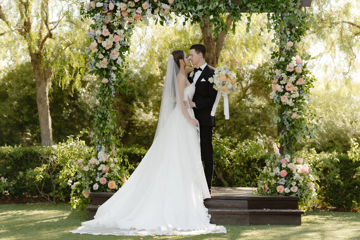 Falkner Winery Wedding Photos 114
