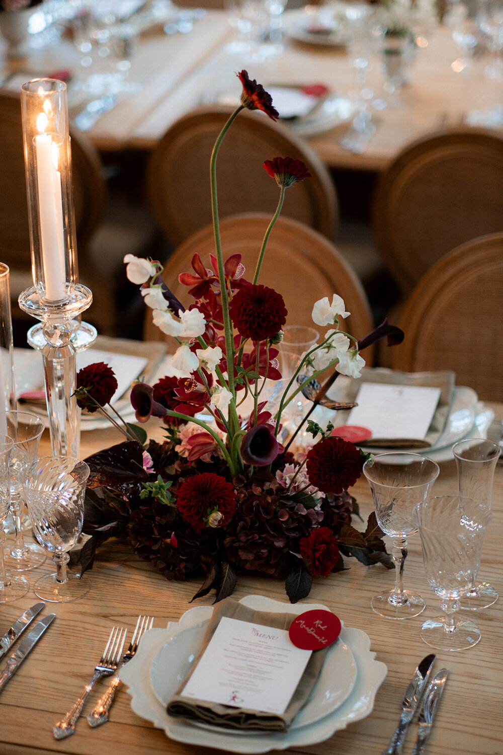 elegant-burgundy-wedding-centerpiece-chateau-sainte-agnes