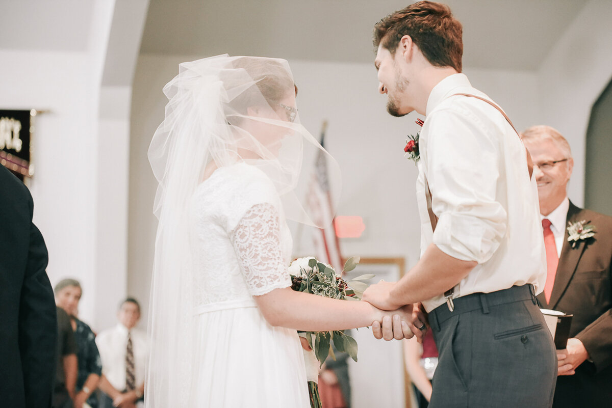 wedding ceremony | Iowa wedding photographer | Iowa Photographer | Playlife | Cedar Rapids | Iowa City | Kalona | Alaynna Ann Schwartz-55