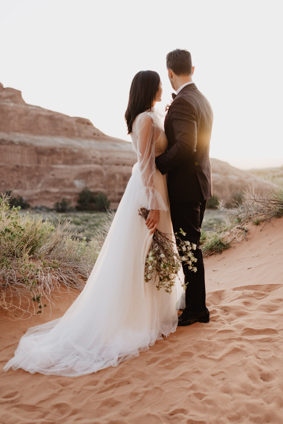 Utah elopement photographer captures sunset bridal portraits