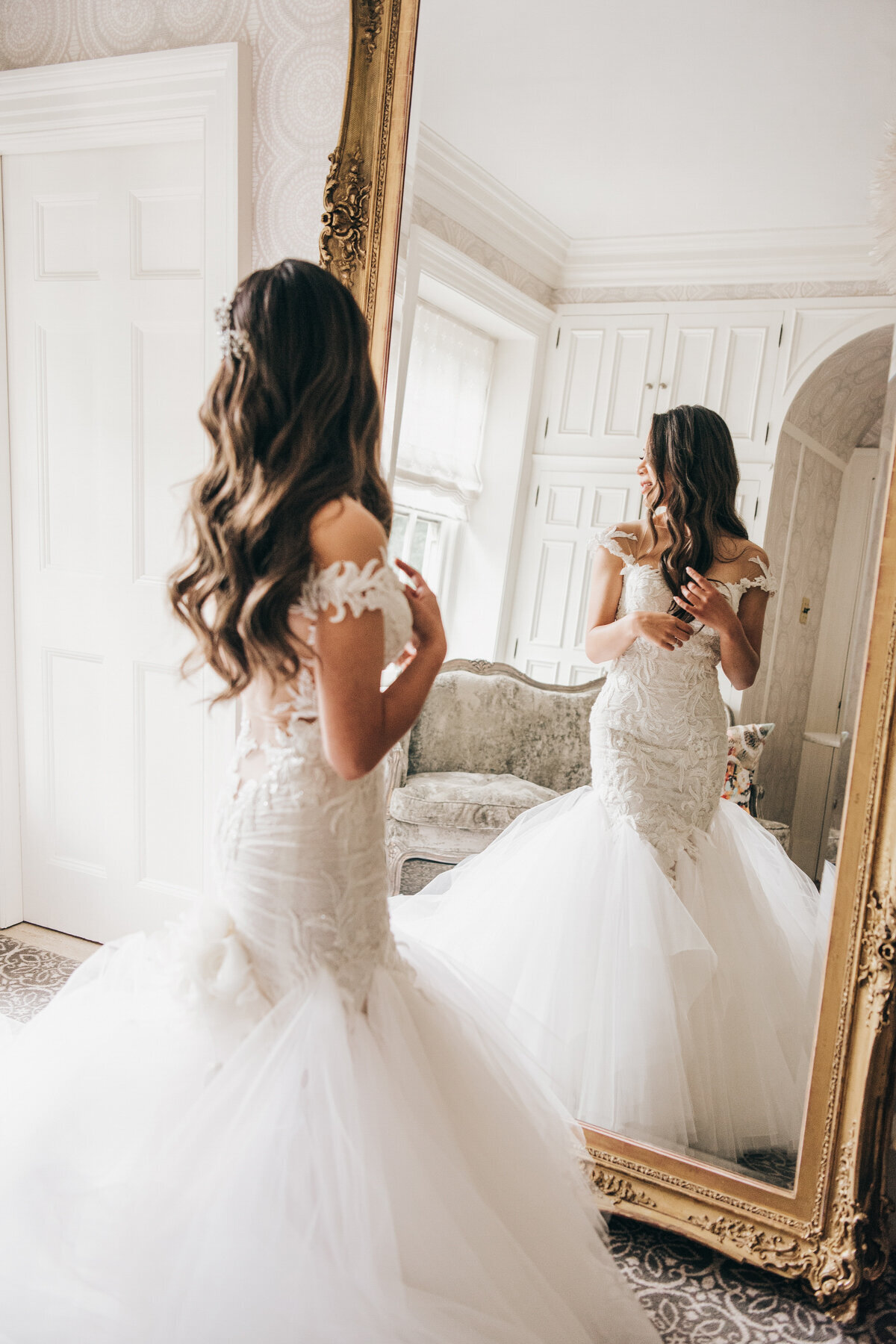 Glamorous bridal portraits in mirror photographed by Nova Markina