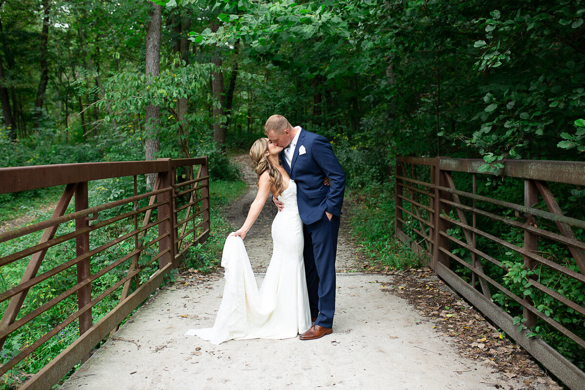 chicago-wedding-photography-forest-bride-and-groom