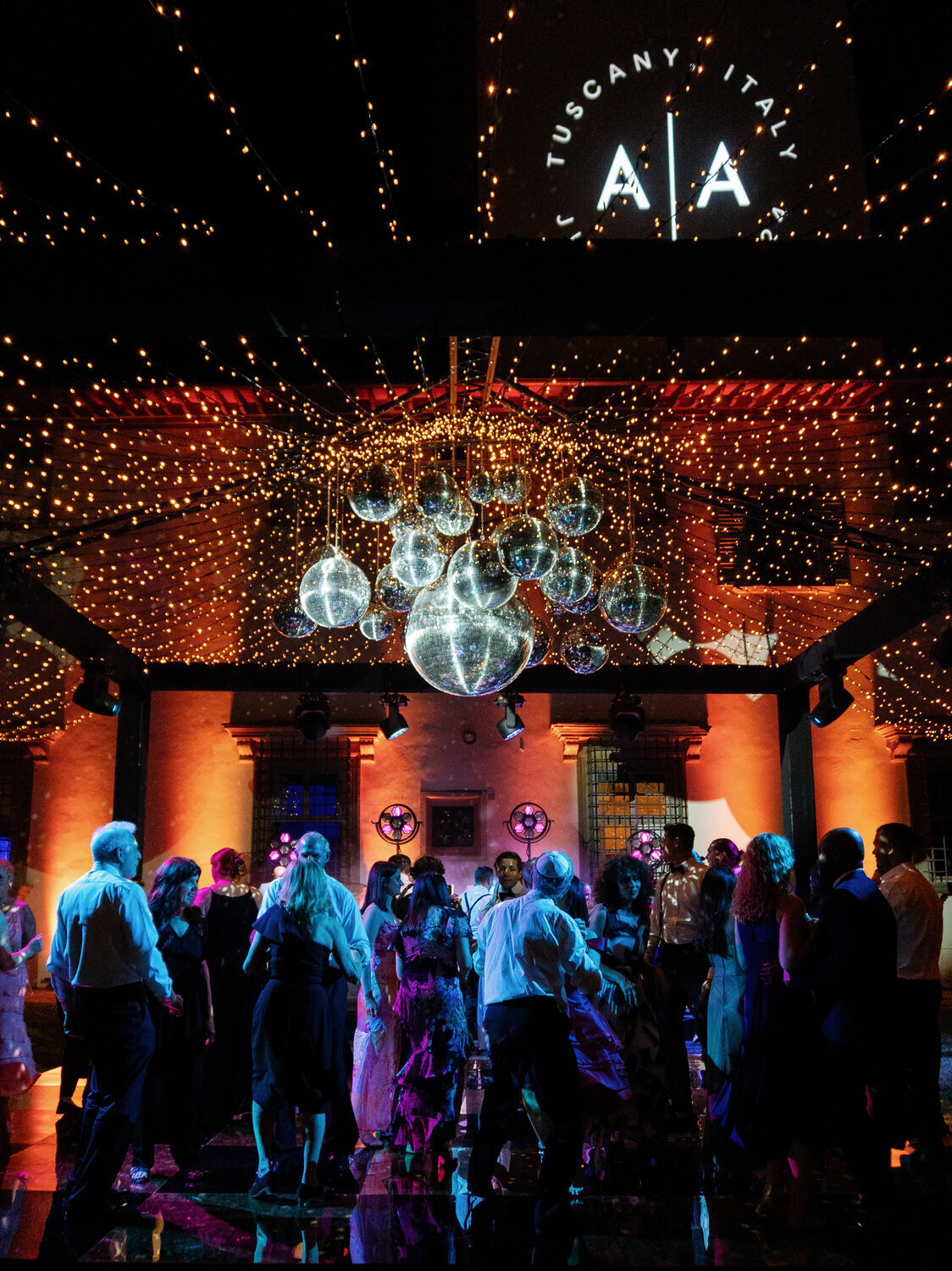 212-Guests-Celebrating-on-Dance-Floor-Villa-Corsini
