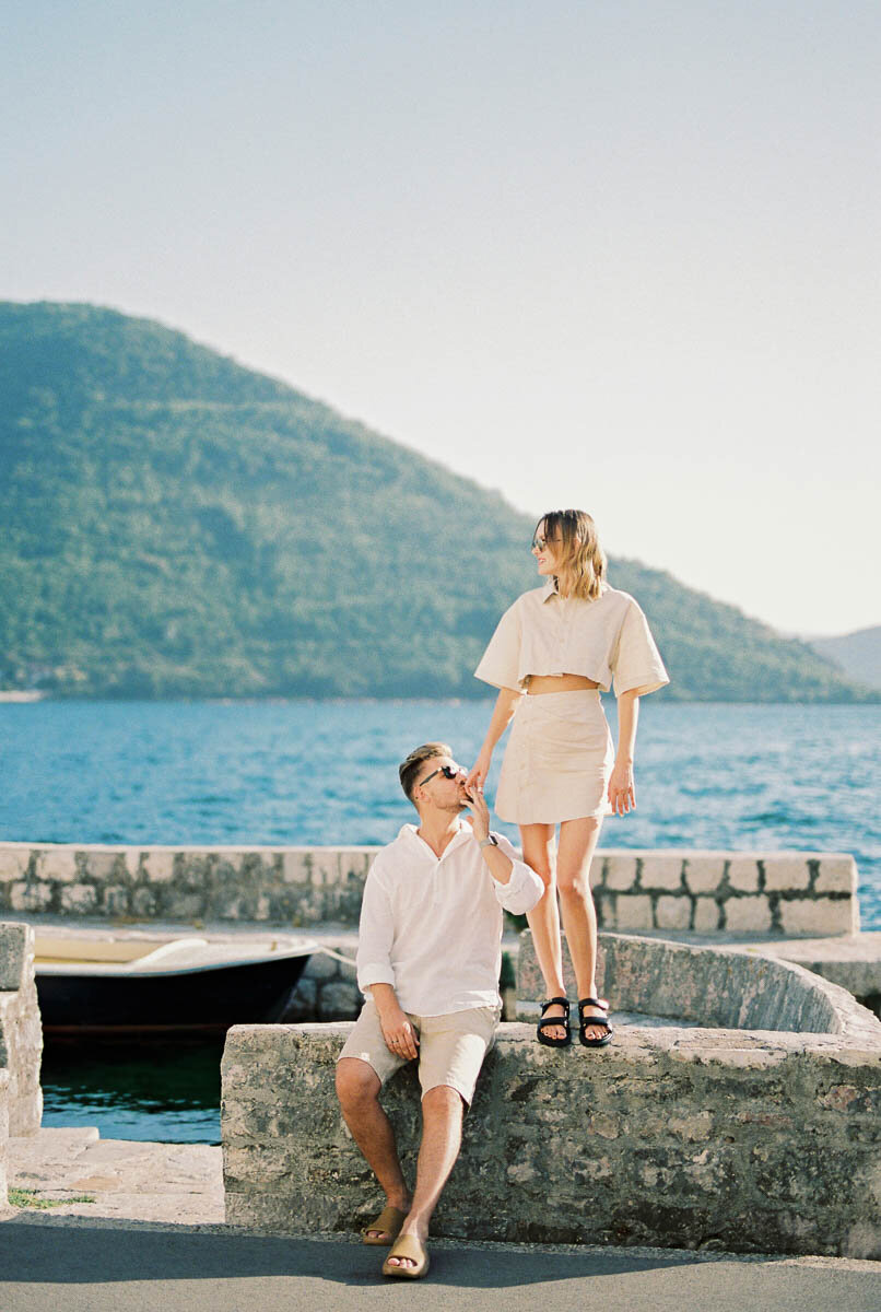 Engagement 1200px-1122