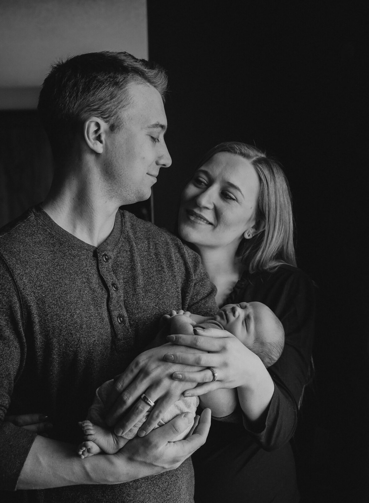 Lifestyle maternity natural calgary photographer mom and dad inspiration