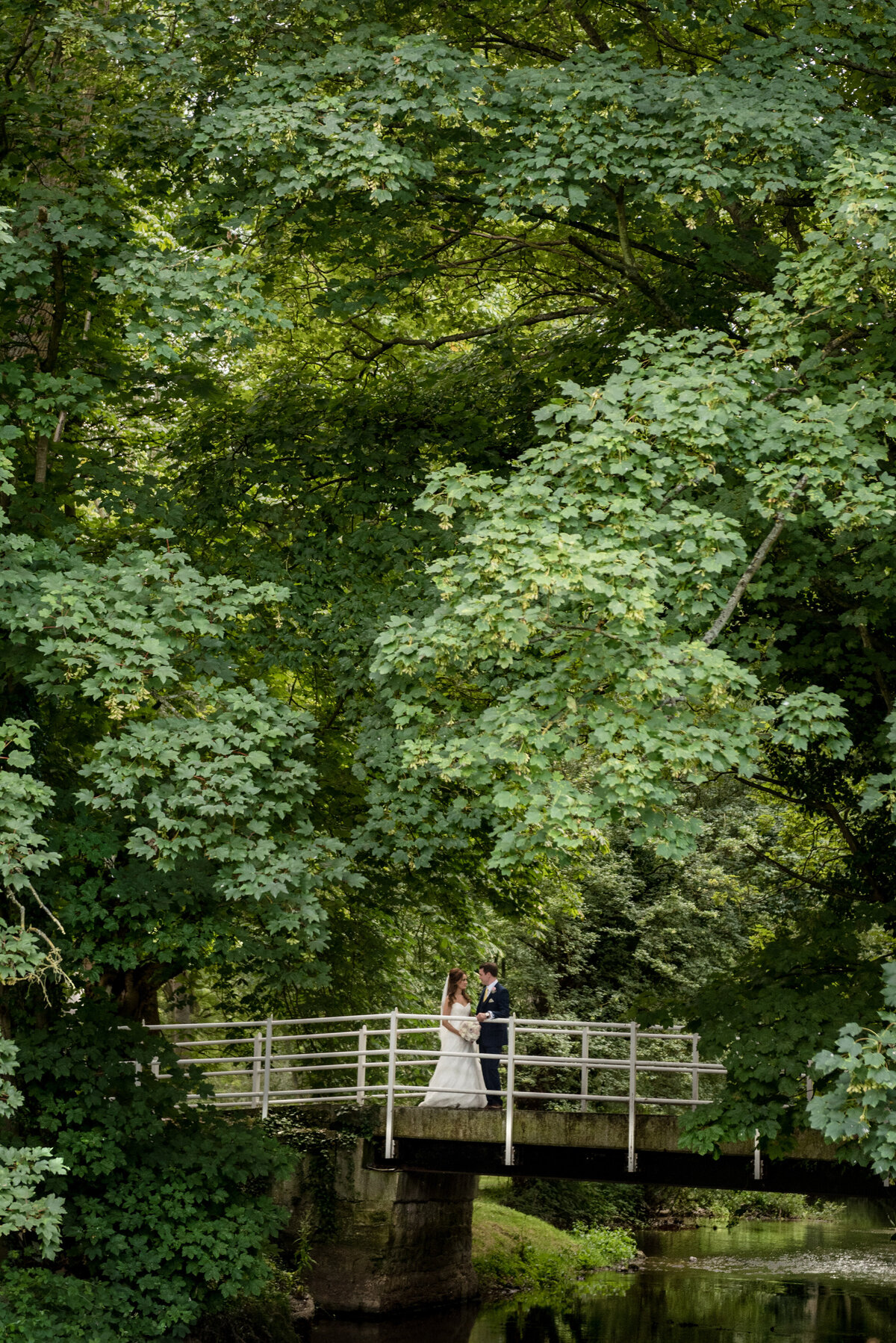 Notley-Abbey-wedding-photography-1022