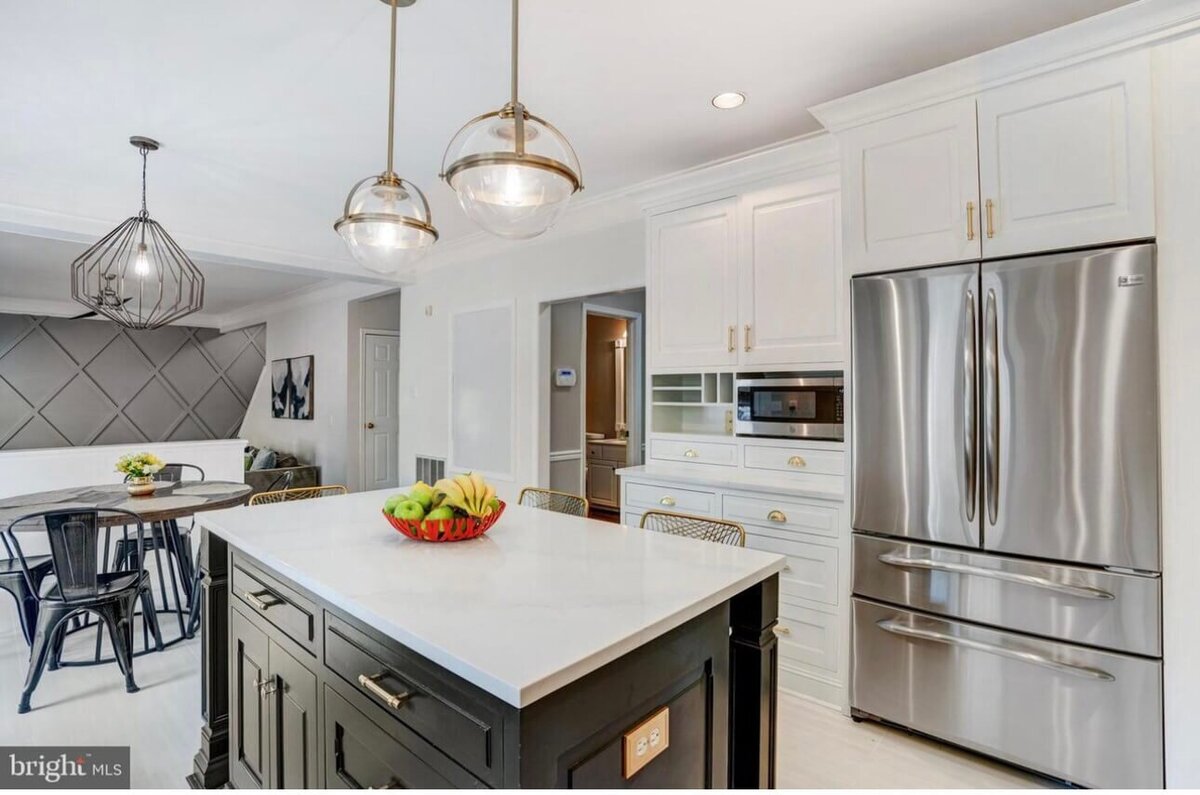 modern-white-kitchen-island-gold-pendants-lighting