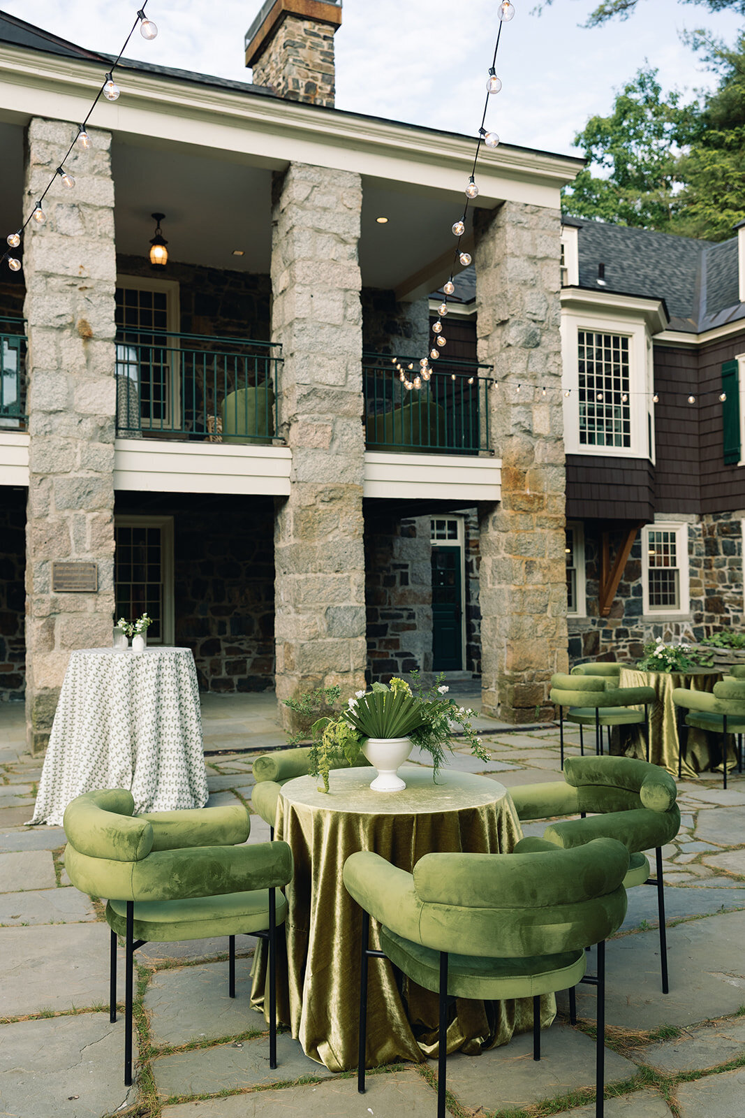 outdoor-upscale-graduation-party-dartmouth