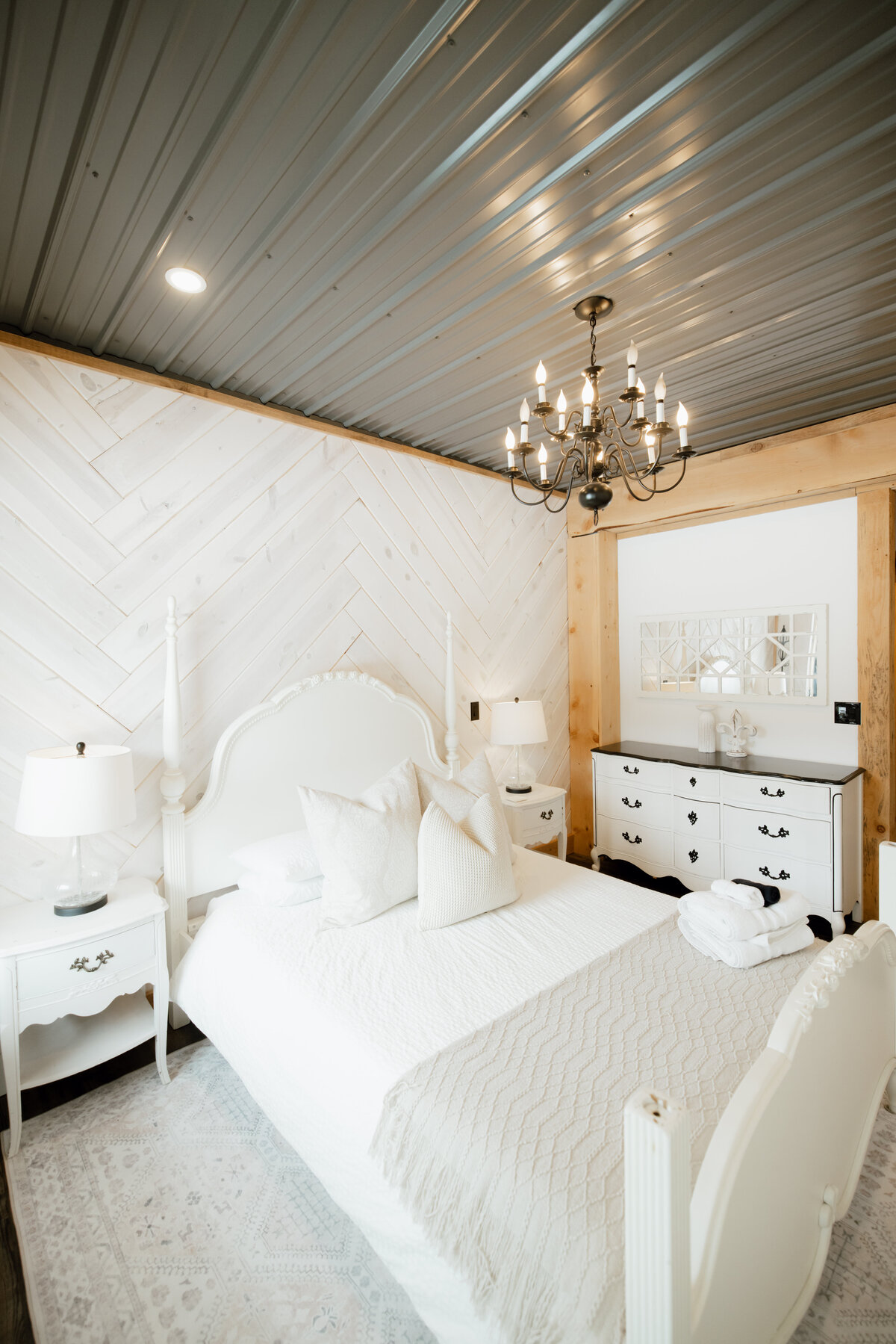 Bear-Ridge-Destination-barndo-suites-rosie-photo-video-58