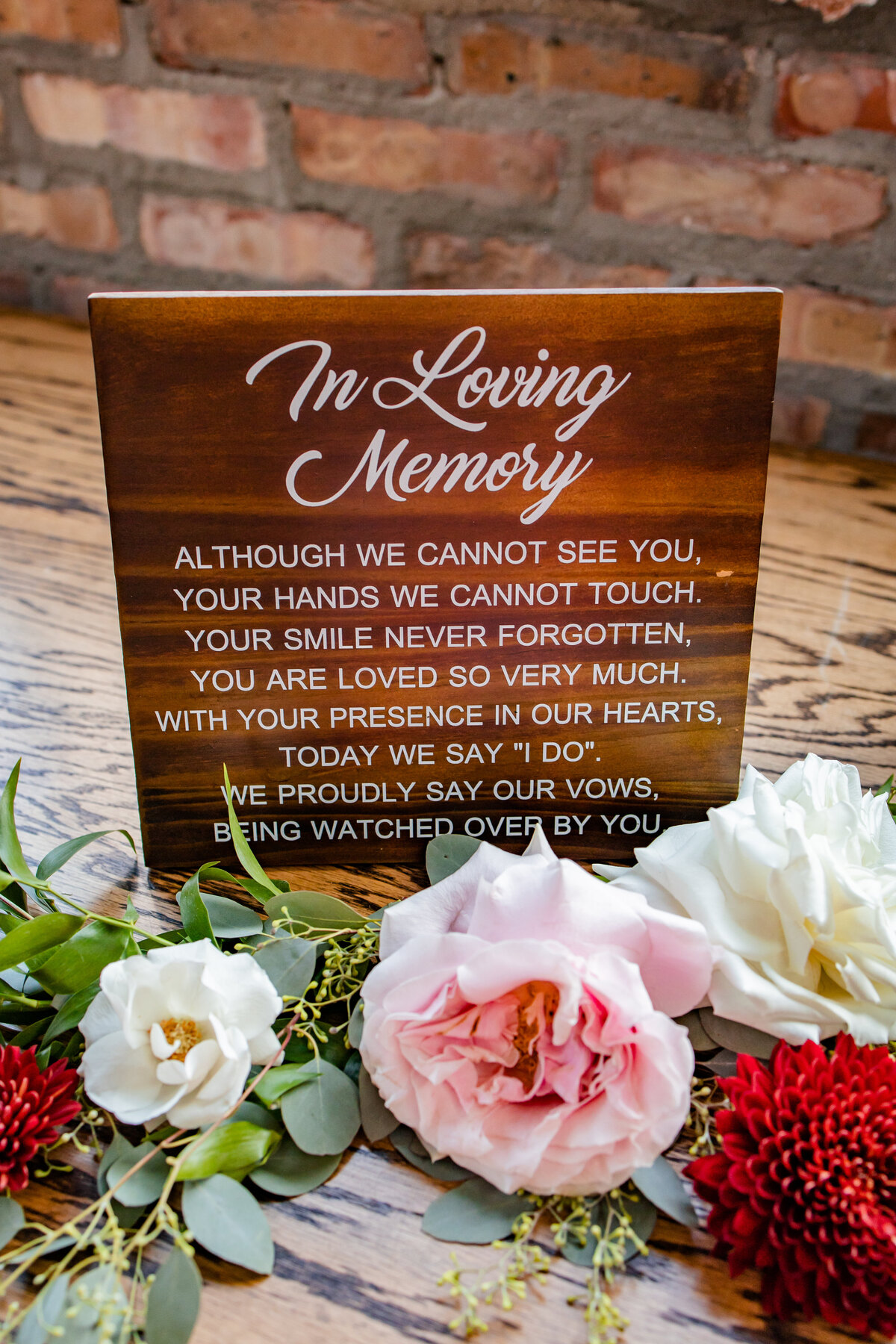 wedding-memory-sign-flowers