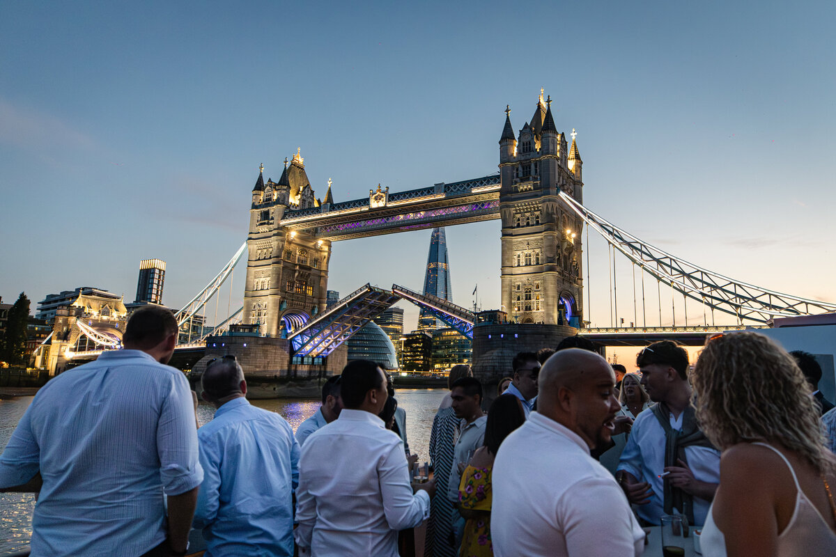 london-finance-company-summer-party-boat-thames-celebrity-musician-marc-james-photography006