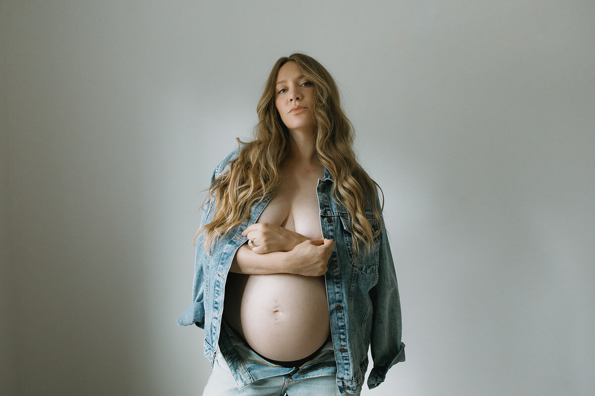 Brittmaternity-61_websizeSeattle and kitsap county maternity photography in studio