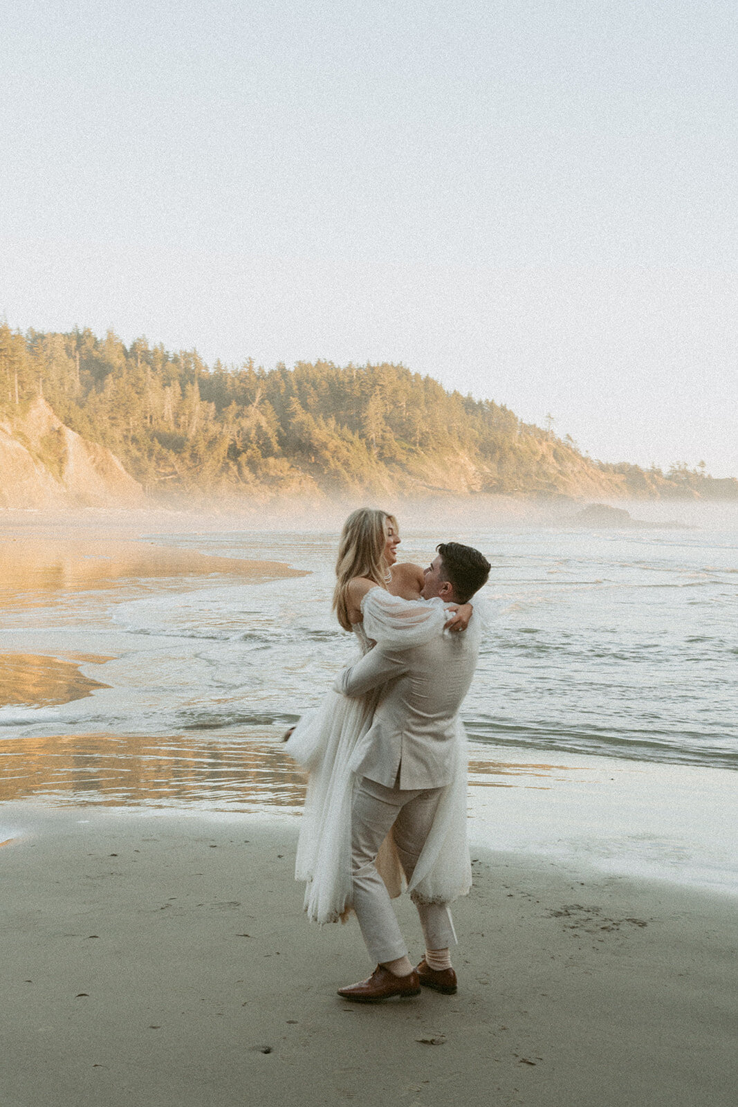 Emily-Noelle-Photo-Wedding-Photos-Cannon-Beach-Oregon-03046_websize