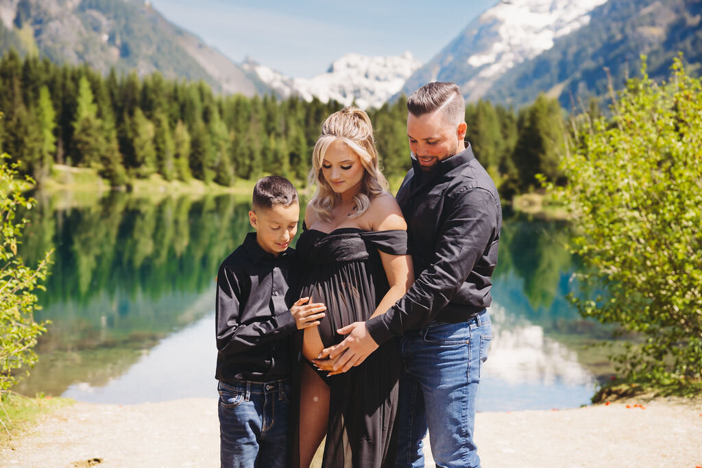 Vanessa Gold Creek Pond Maternity Photoshoot (3)