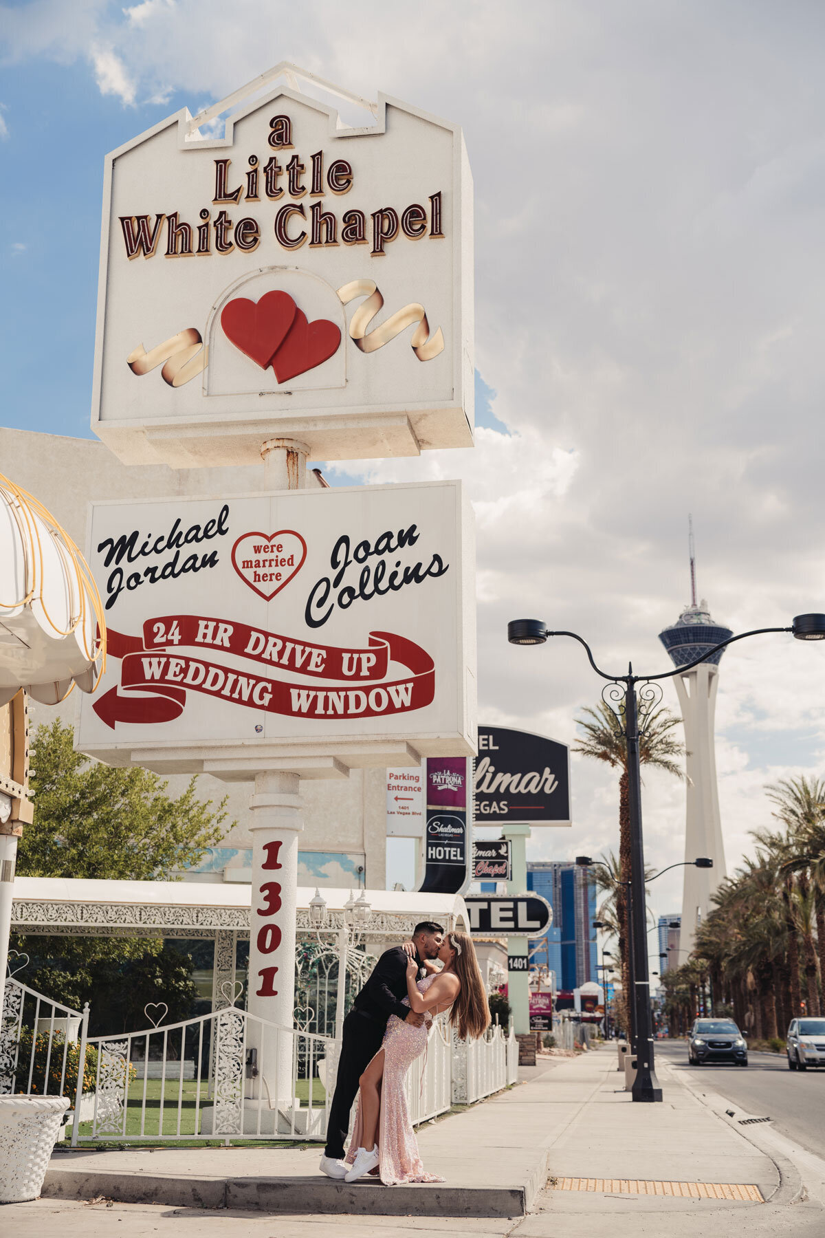 Las-Vegas-Pink-Cadillac-Little-Chapel-Elvis-Elopement-123