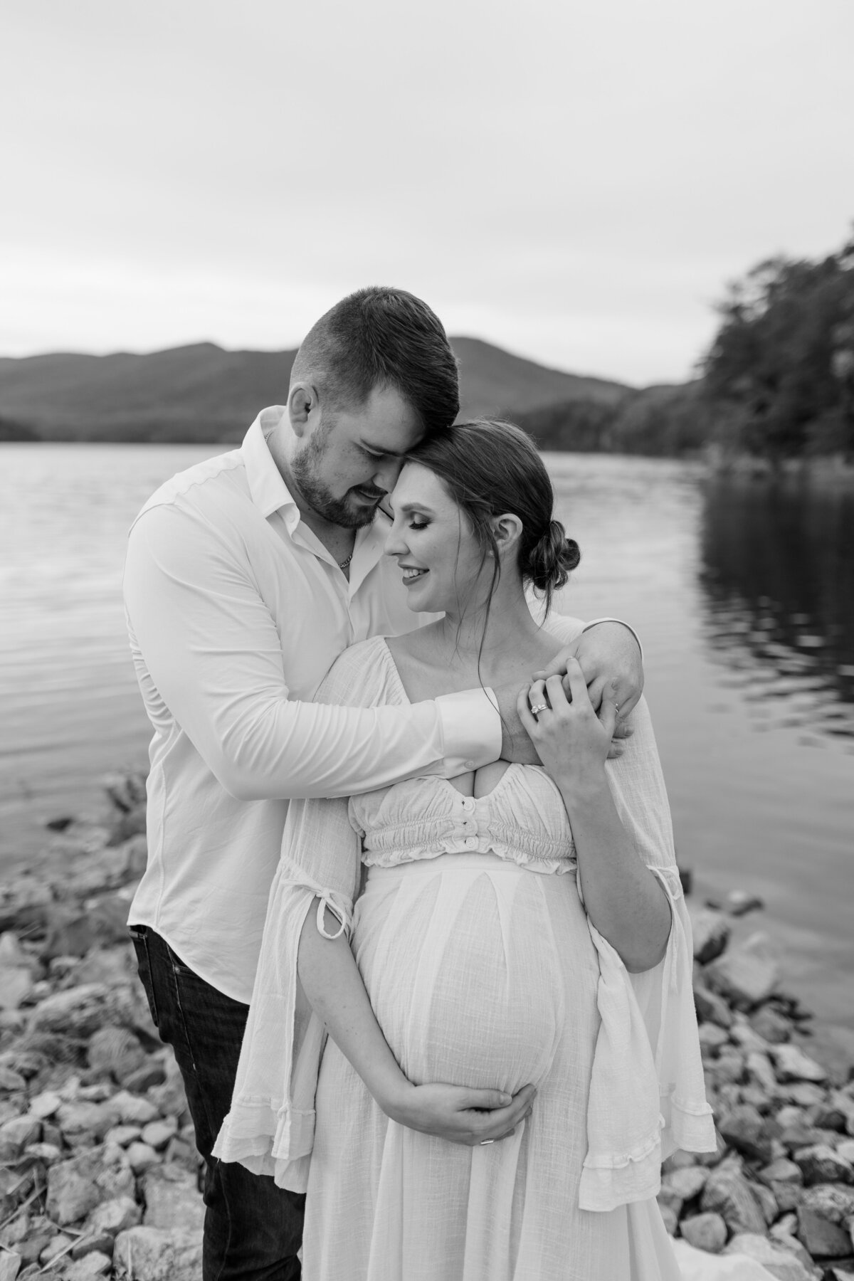 Documentary-Maternity-Session-at-Carvins-Cove-RJ-46