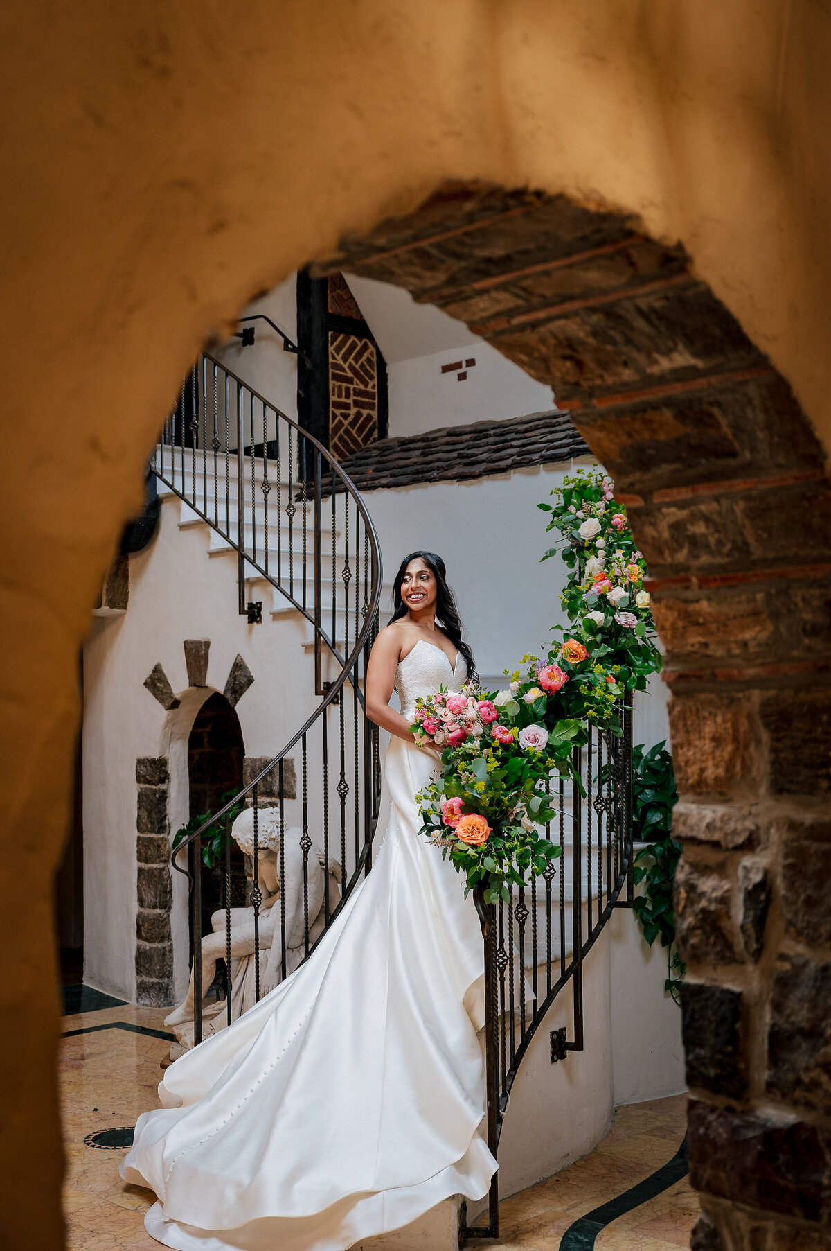 Find inspiring wedding photos from Pleasantdale Chateau by Ishan Fotografi.