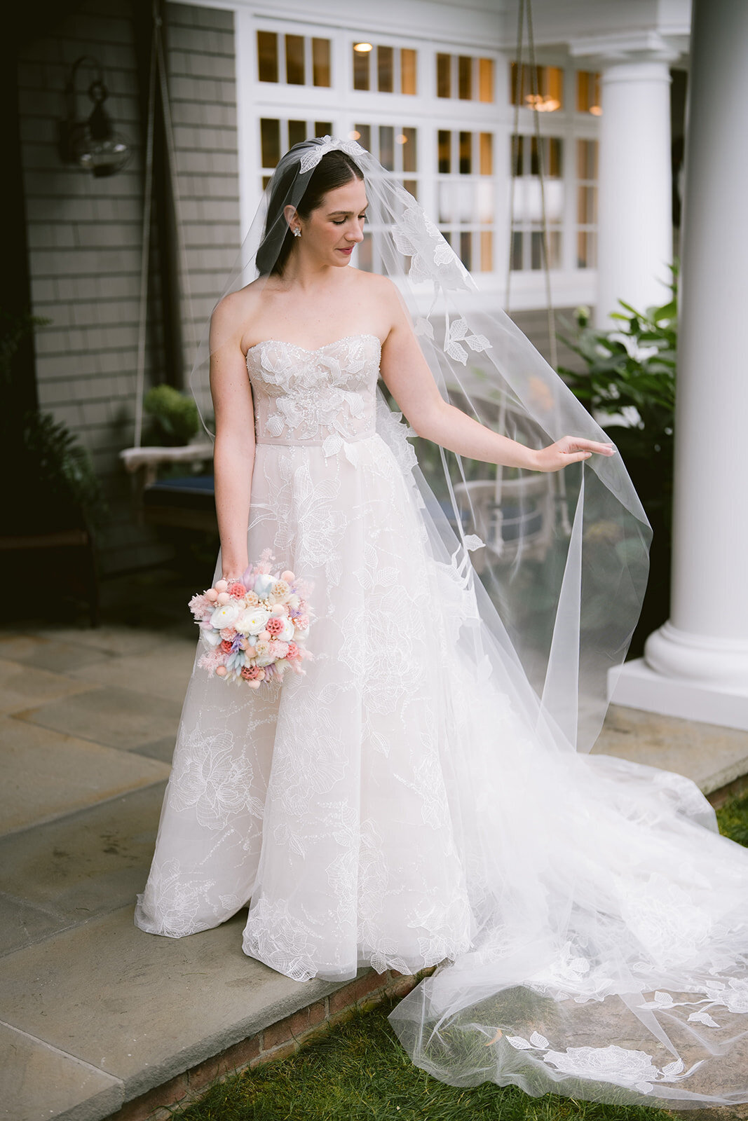 bridal-bouquet-inspiration-for-spring-wedding-pastel-florals-wedding-florist-enza-events