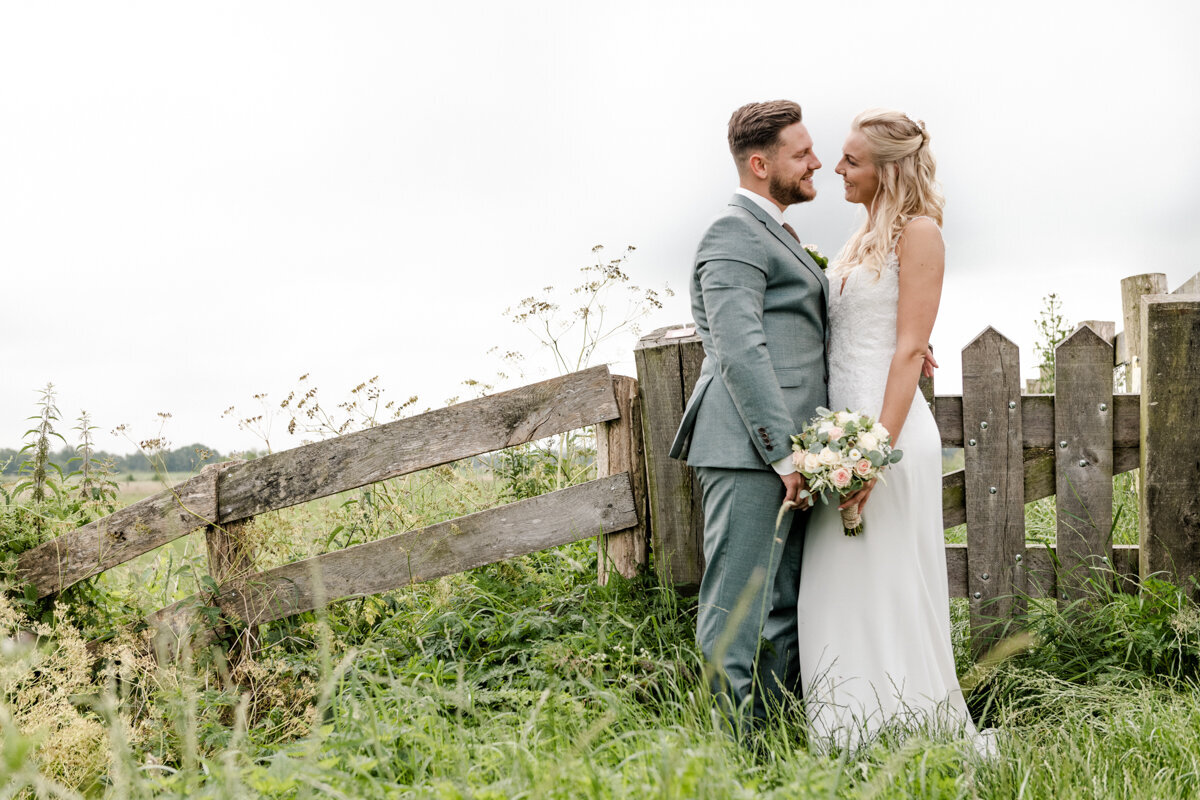 Trouwen in Jeltingahuis Buitenpost, trouwen in Achtkarspelen, bruidsfotograaf, trouwfotograaf (26)