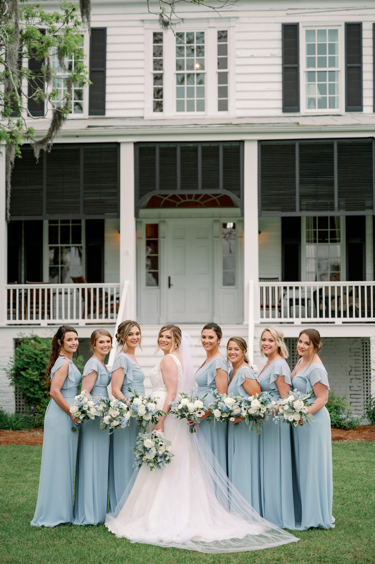 Charleston wedding photographer Kayla Nelson Photography photographs wedding at Agapae Oaks in Beaufort South Carolina
