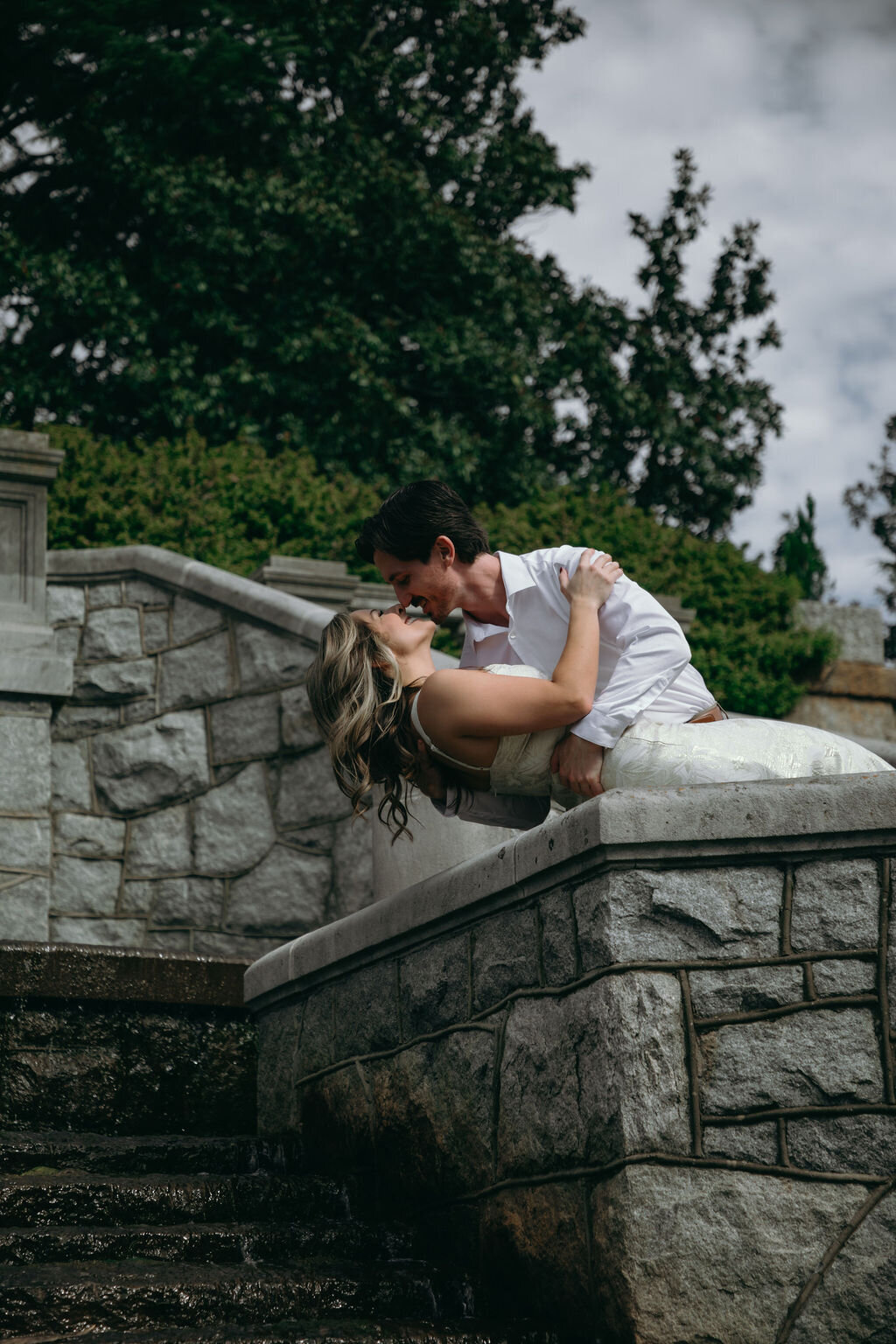meredith-michel-photography-romantic-stone-stair-dip-kiss-richmond-va