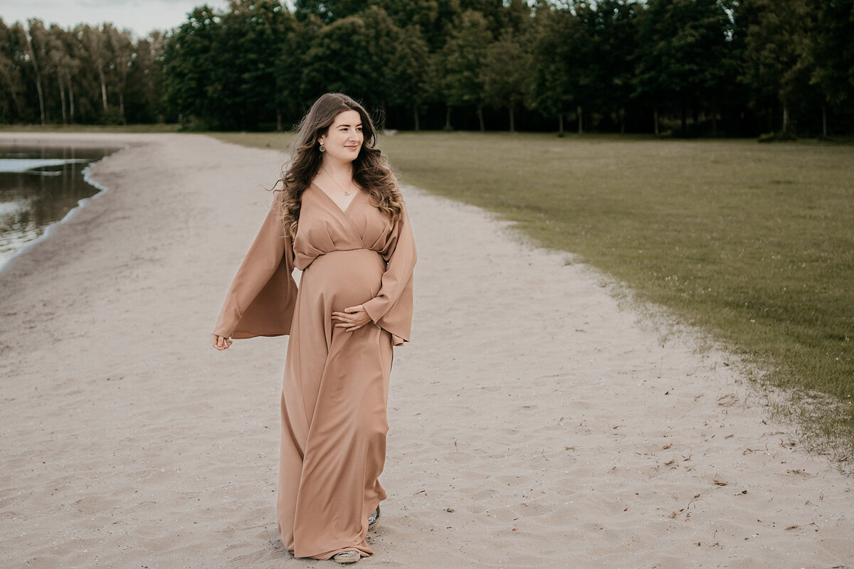 Leukfotografie wangerschapsfotografie natuur Amsterdam  Oostzaan buiten-zwangerschap-fotoshoot-natuur-twiske10.jpg