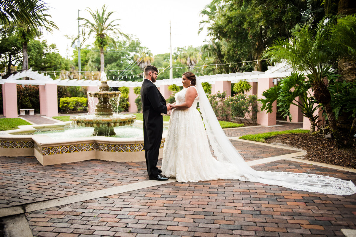 maddness-photo-vinoy-elopement-stpete-florida-chantilly-chic-celebrations-12