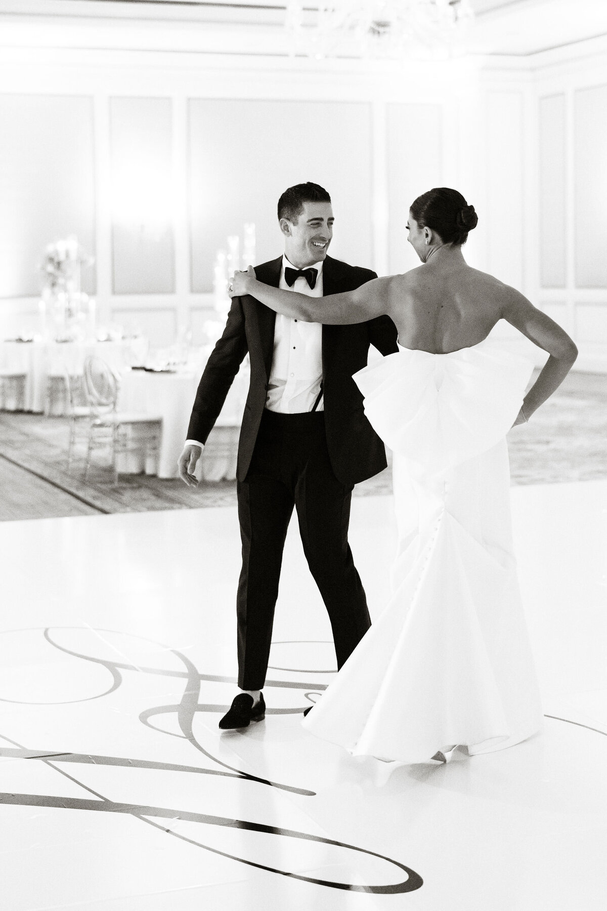 100-bride-groom-dancing