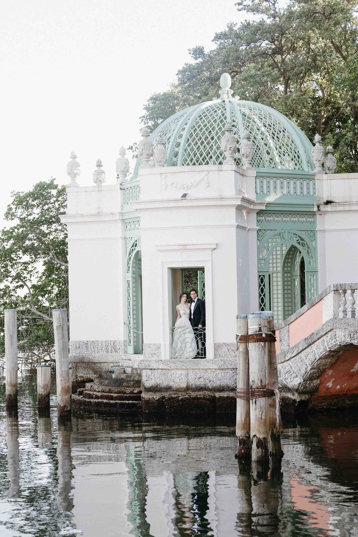 wedding-at-vizcaya-museum-and-gardens-on-the-water