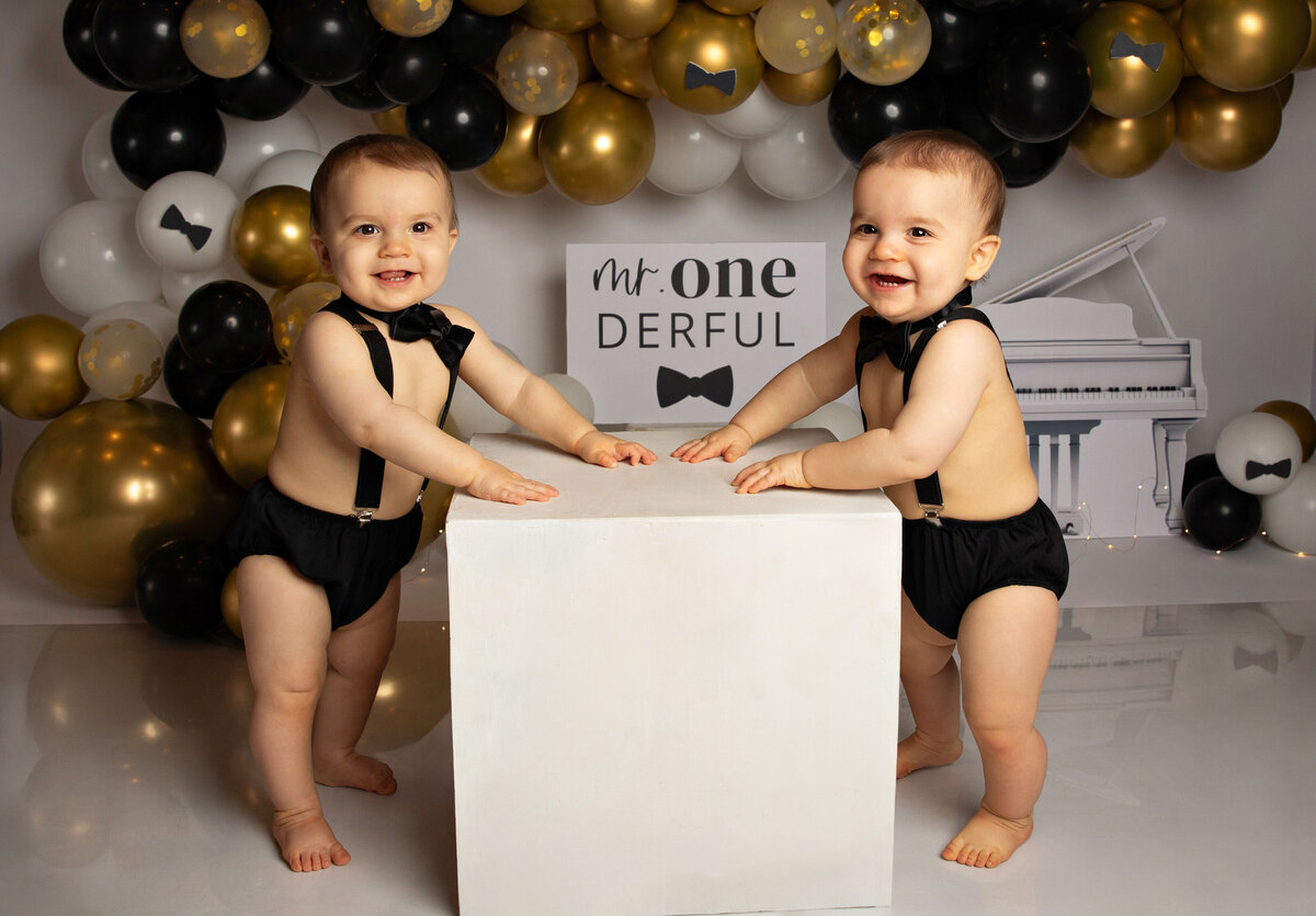 cakesmashbestphotographertudiofamilybirthdaynewbornboyamilynewborngirlfirstbirthdayportraiturephotographystudioportraitsnewborngirlboyfamilyEvaMaganaPhotographychildphotographer (8 of 10)